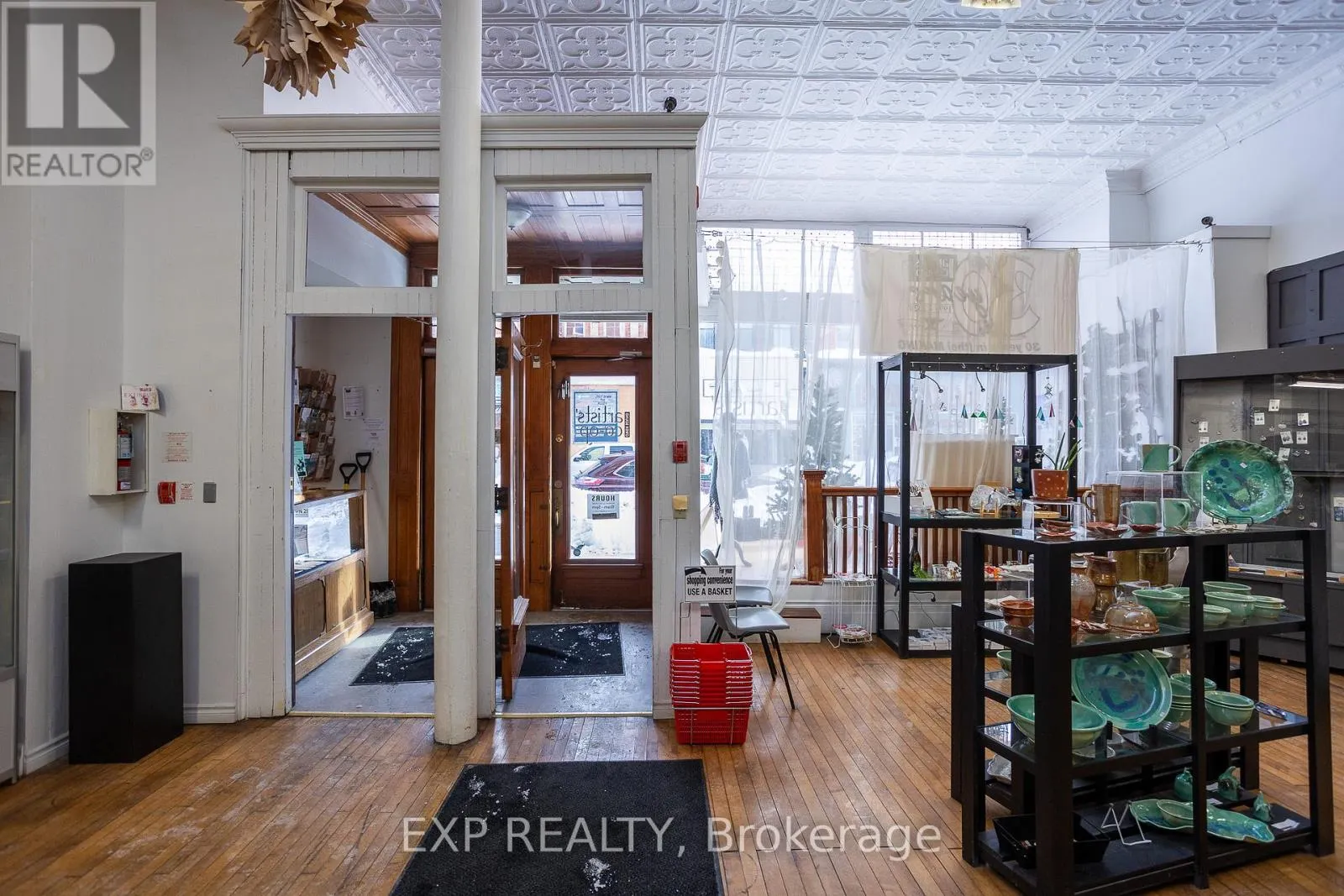 942-944 2ND AVENUE E