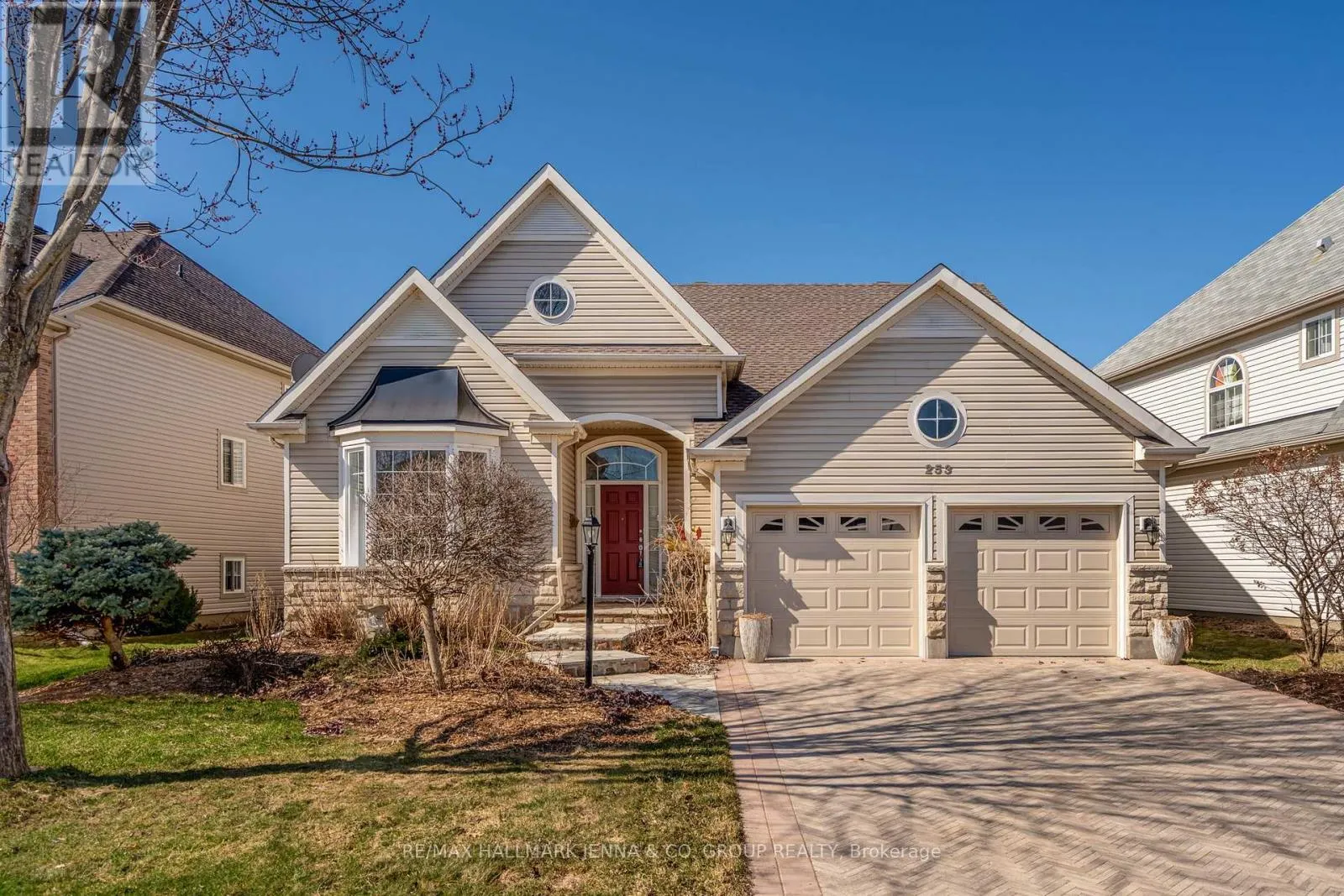 253 CASTLEGARTH CRESCENT
