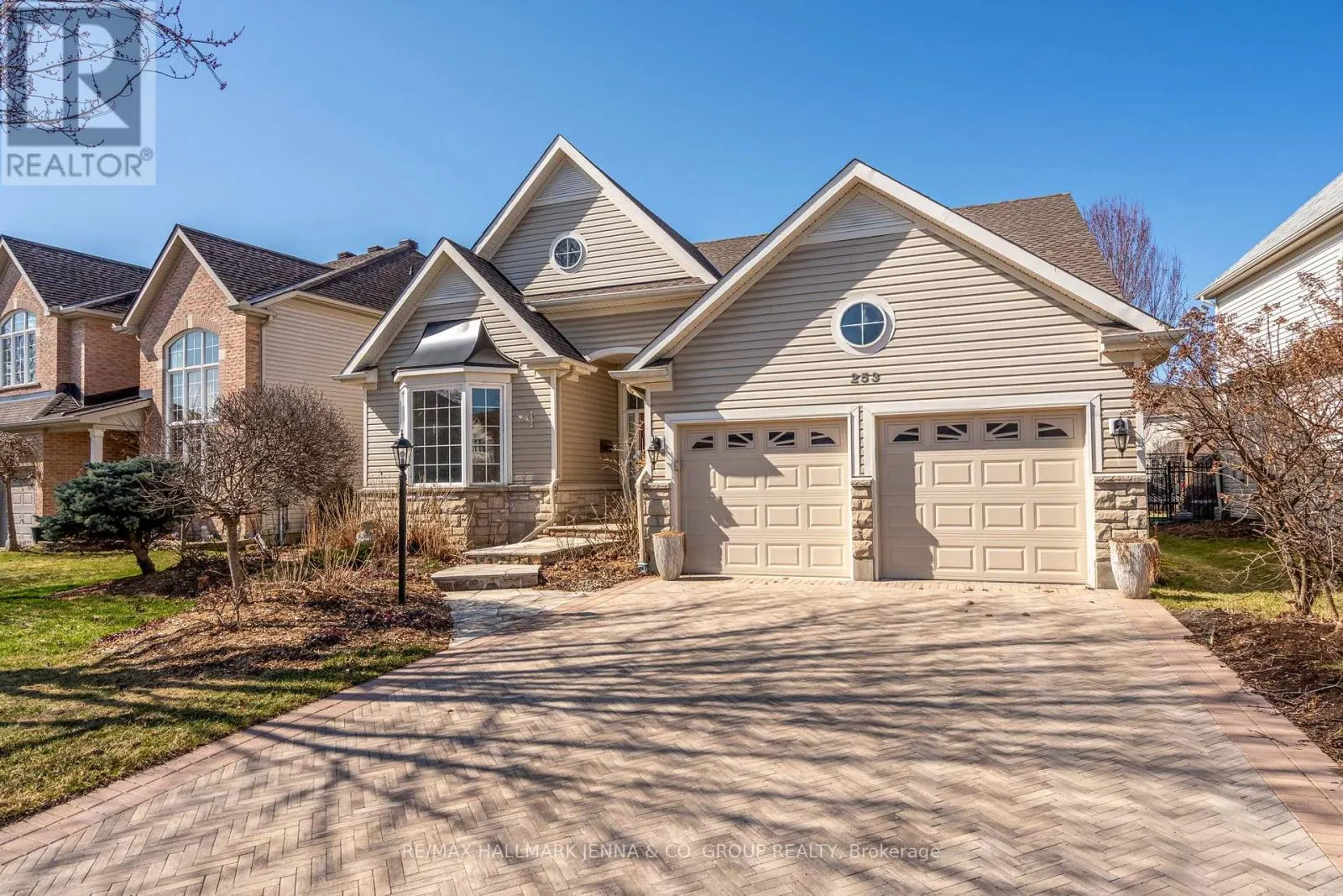 253 CASTLEGARTH CRESCENT