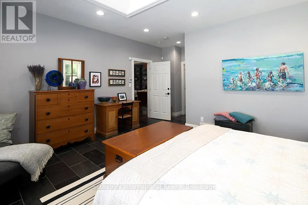 359352 GREY 15 ROAD