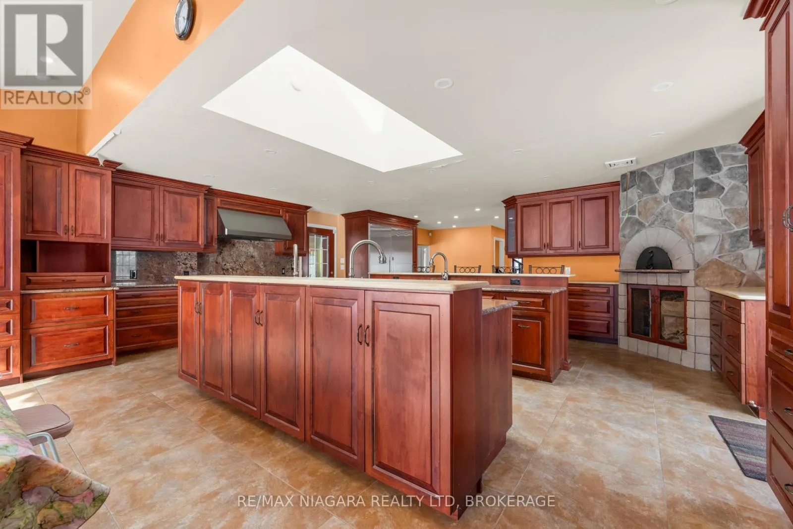 4850 HILLSIDE DRIVE