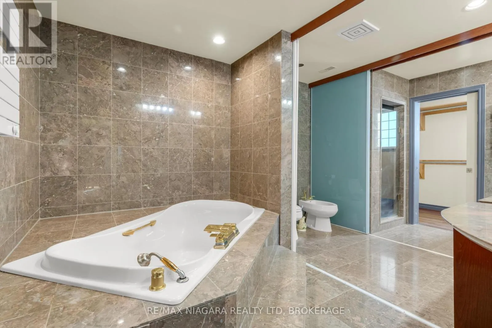 4850 HILLSIDE DRIVE