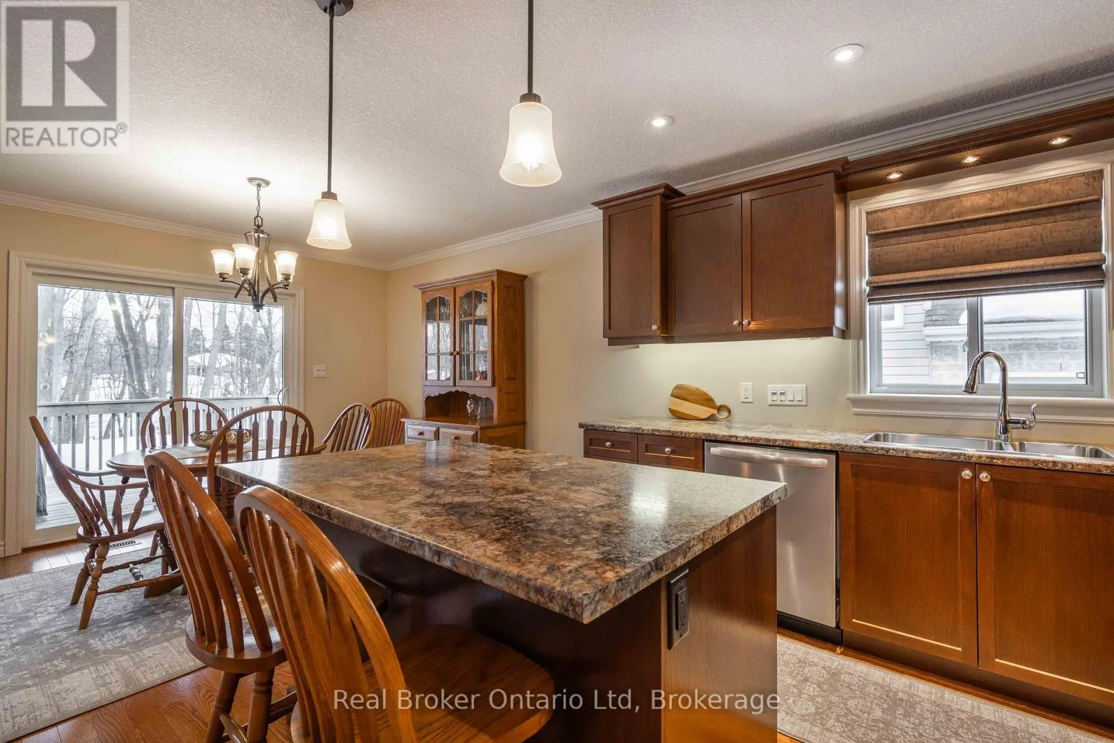 257 2ND STREET W