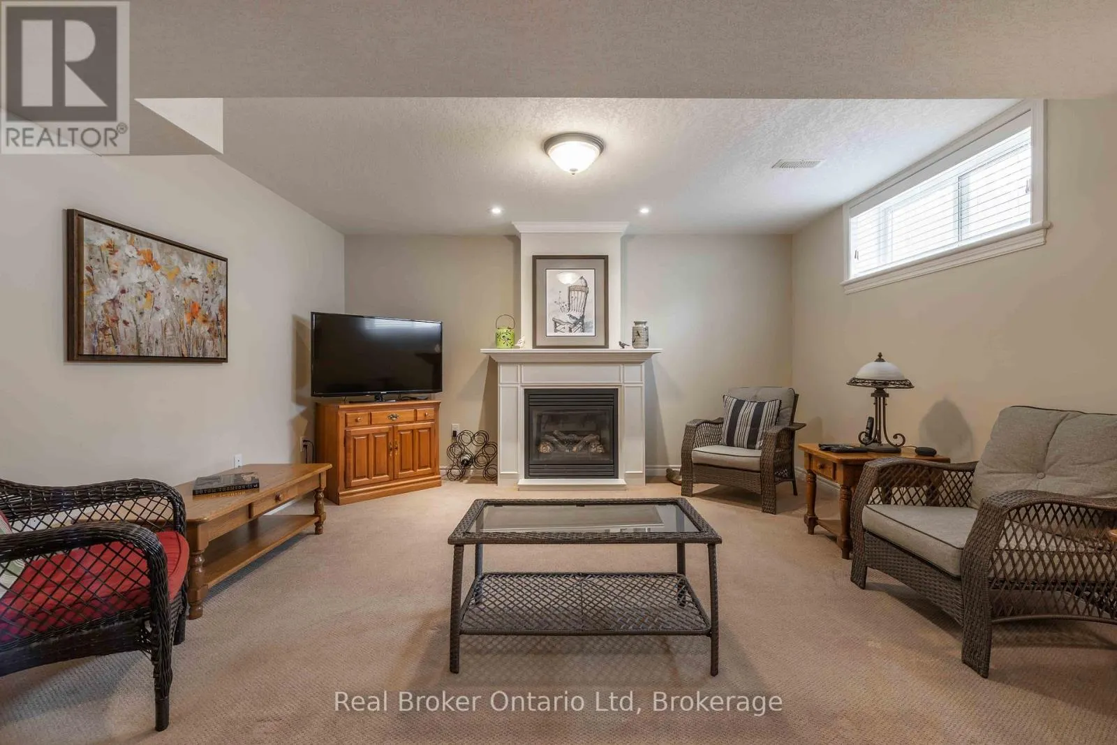 257 2ND STREET W