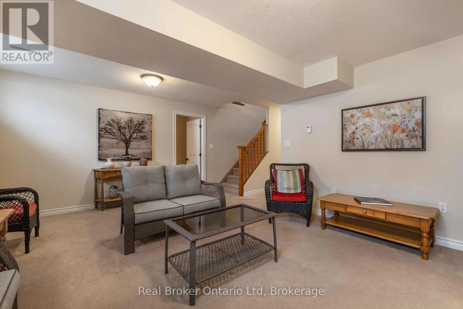 257 2ND STREET W