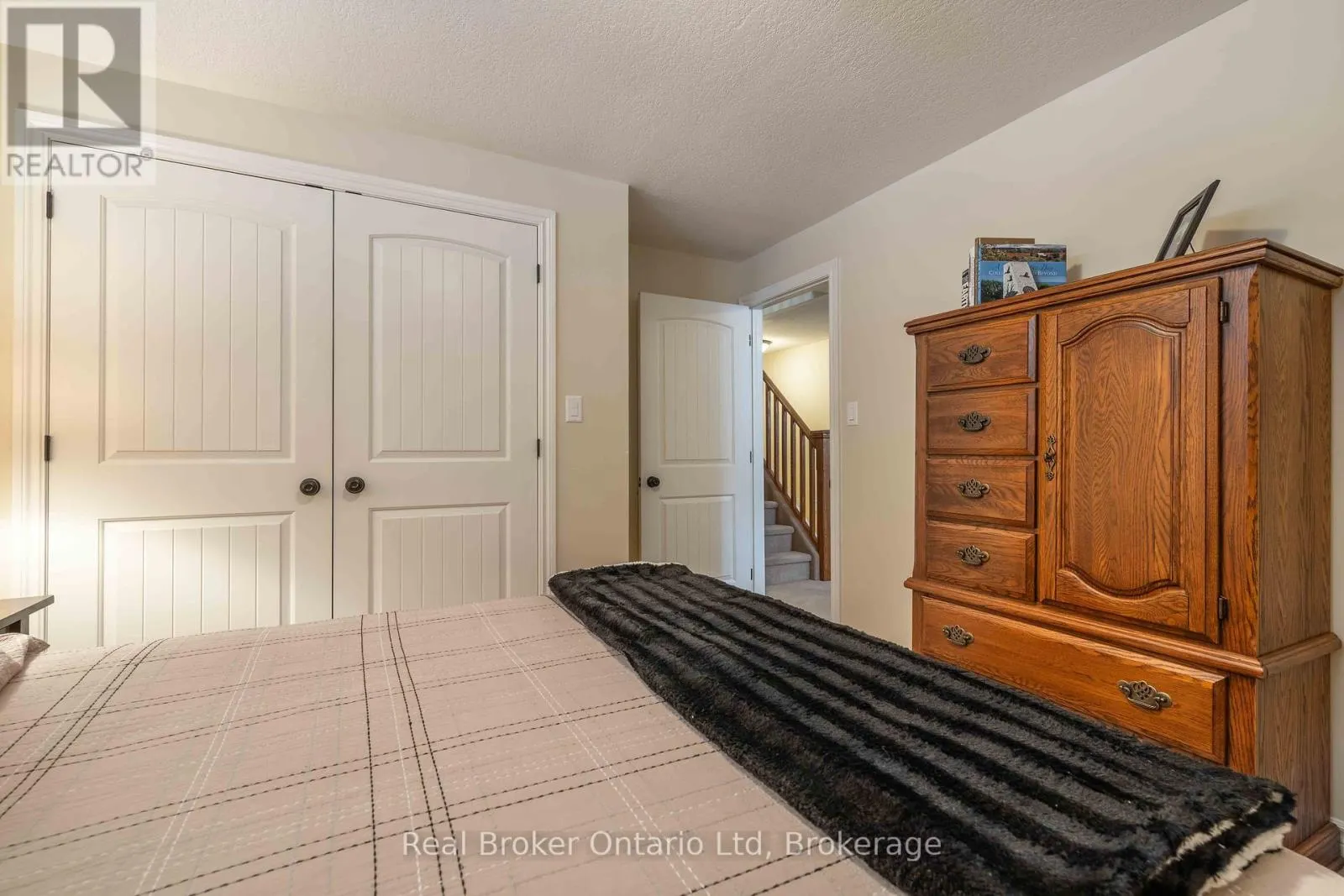 257 2ND STREET W