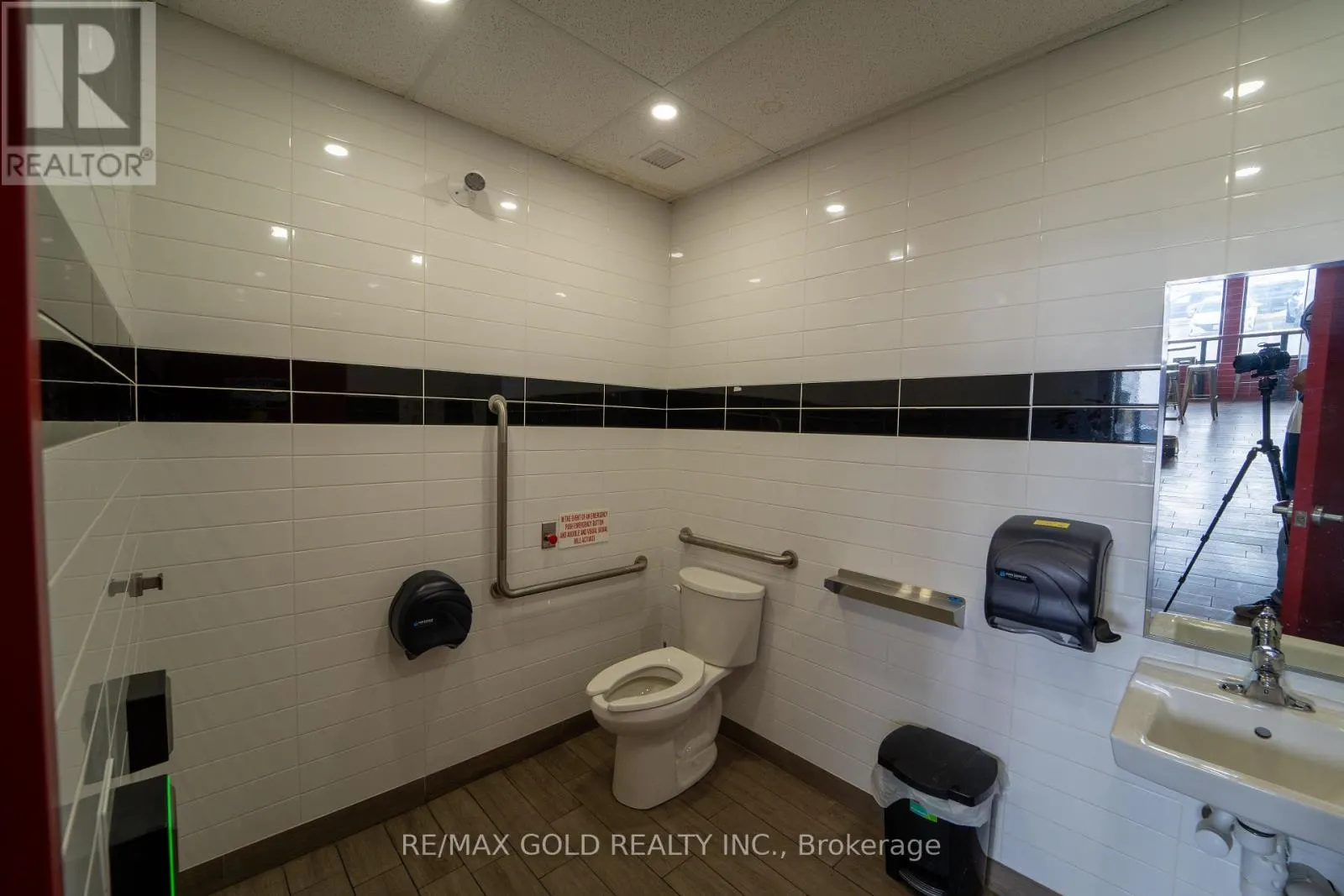 3 - 190 KING GEORGE ROAD