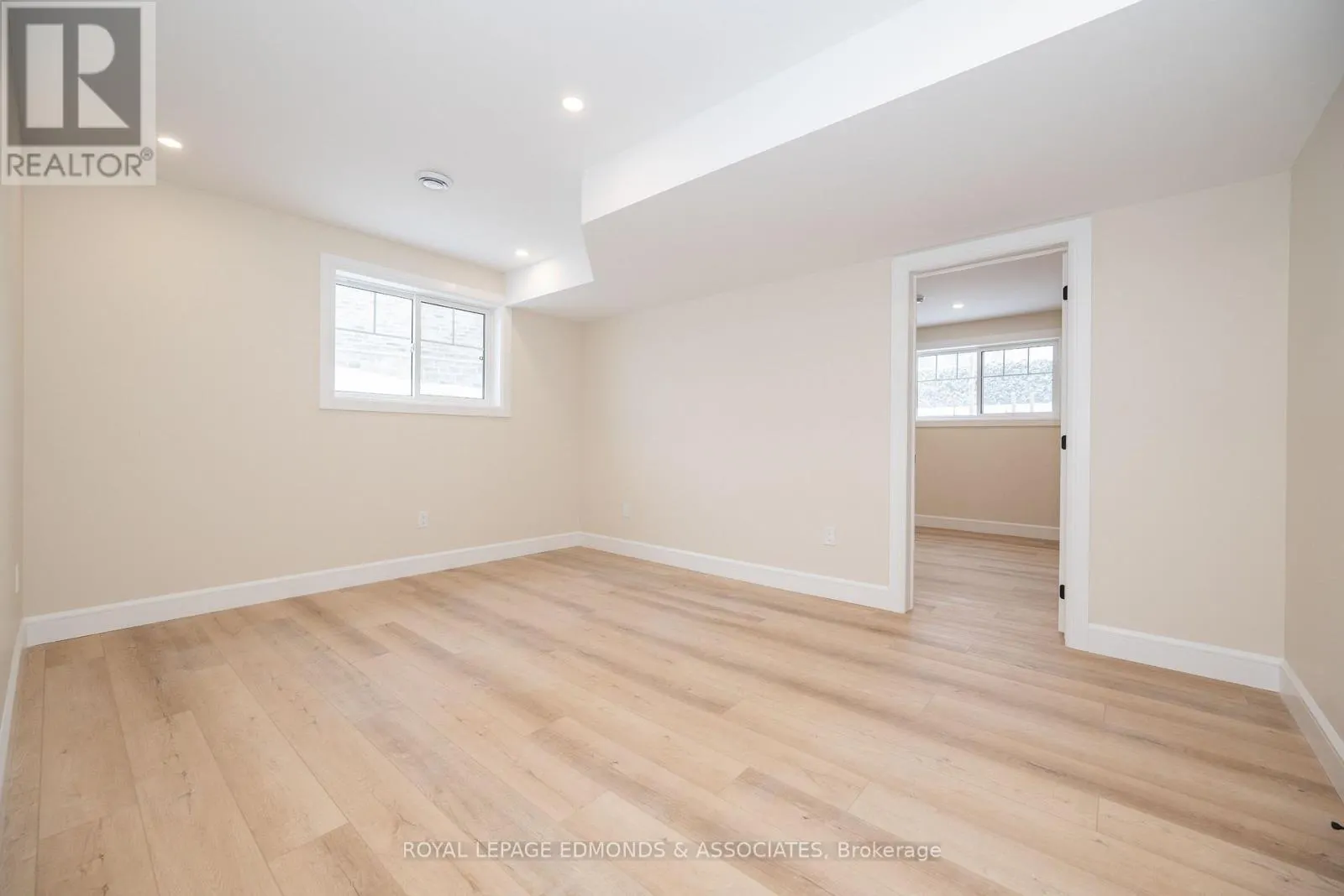 14 FAIRWAY DRIVE N