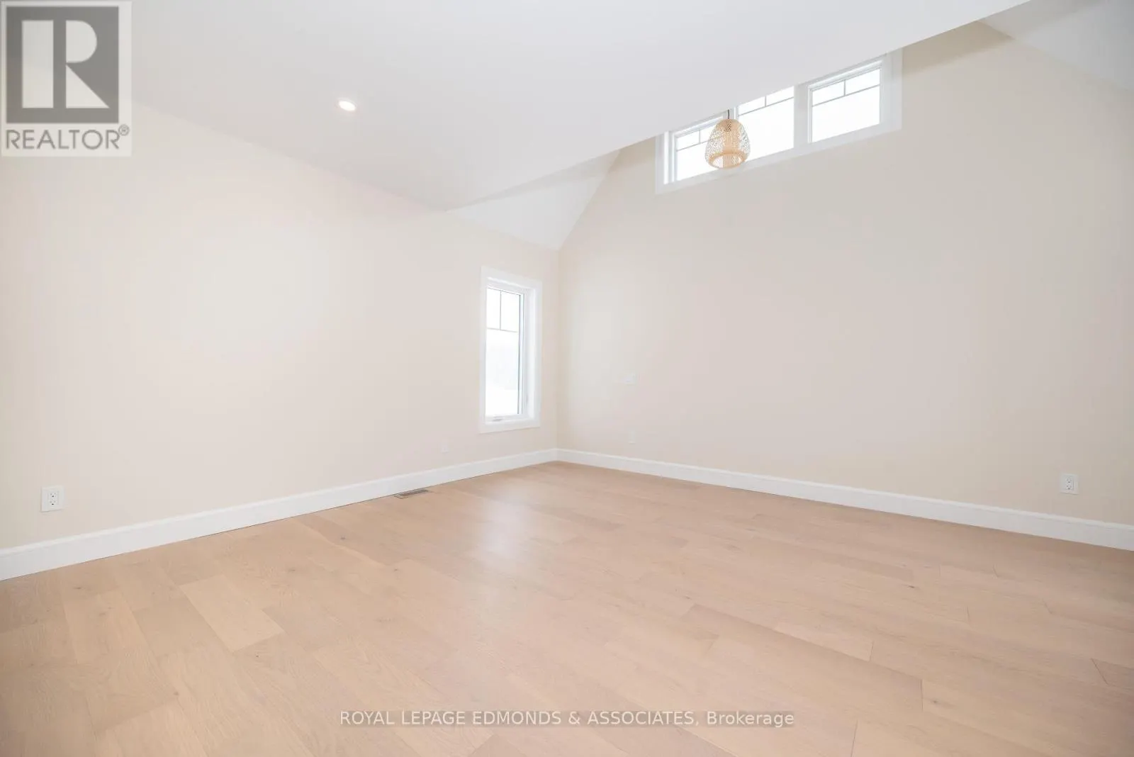 14 FAIRWAY DRIVE N