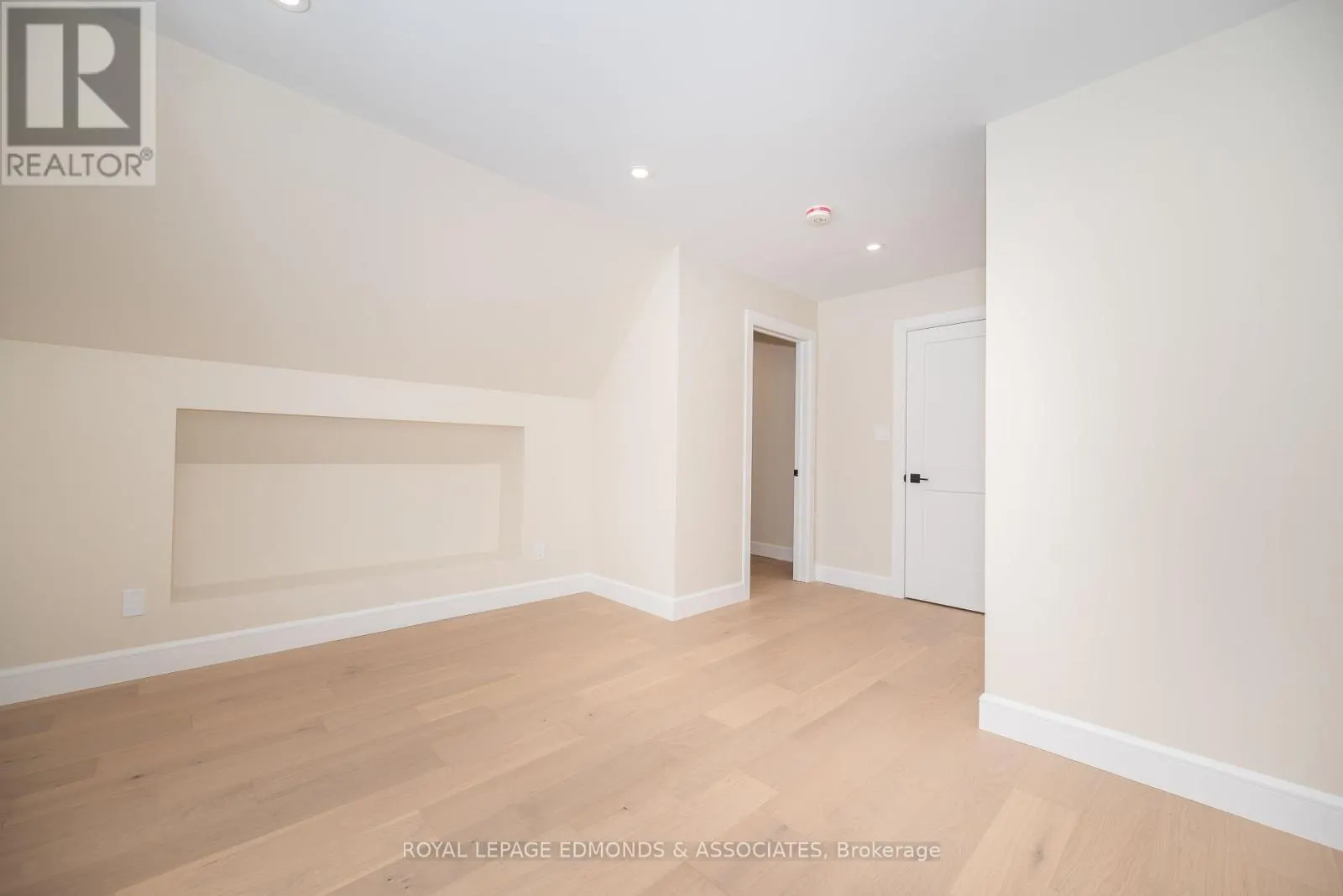 14 FAIRWAY DRIVE N
