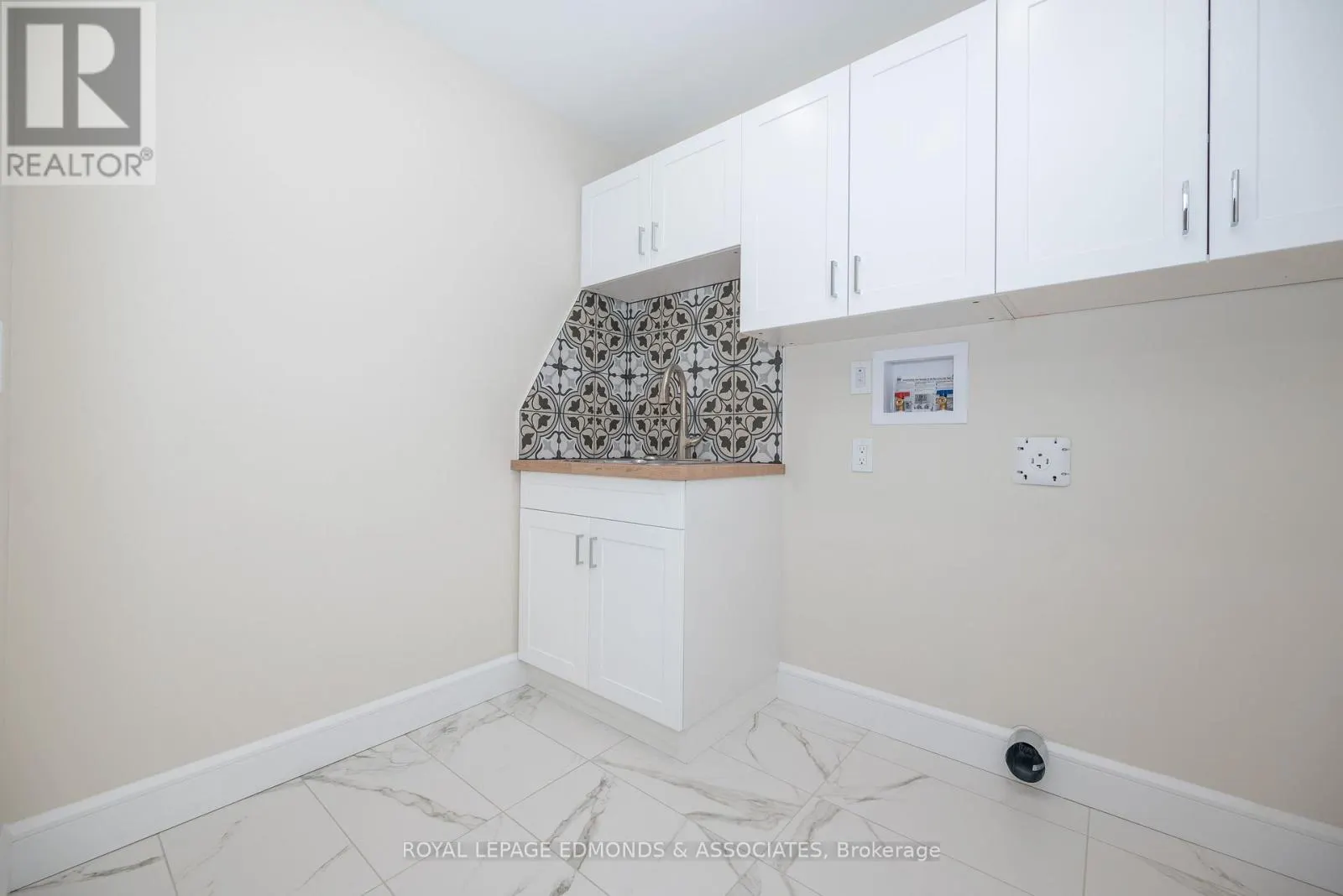 14 FAIRWAY DRIVE N