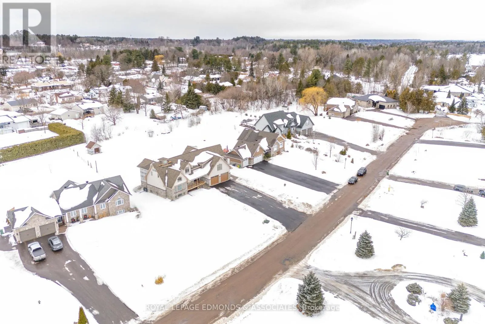 14 FAIRWAY DRIVE N