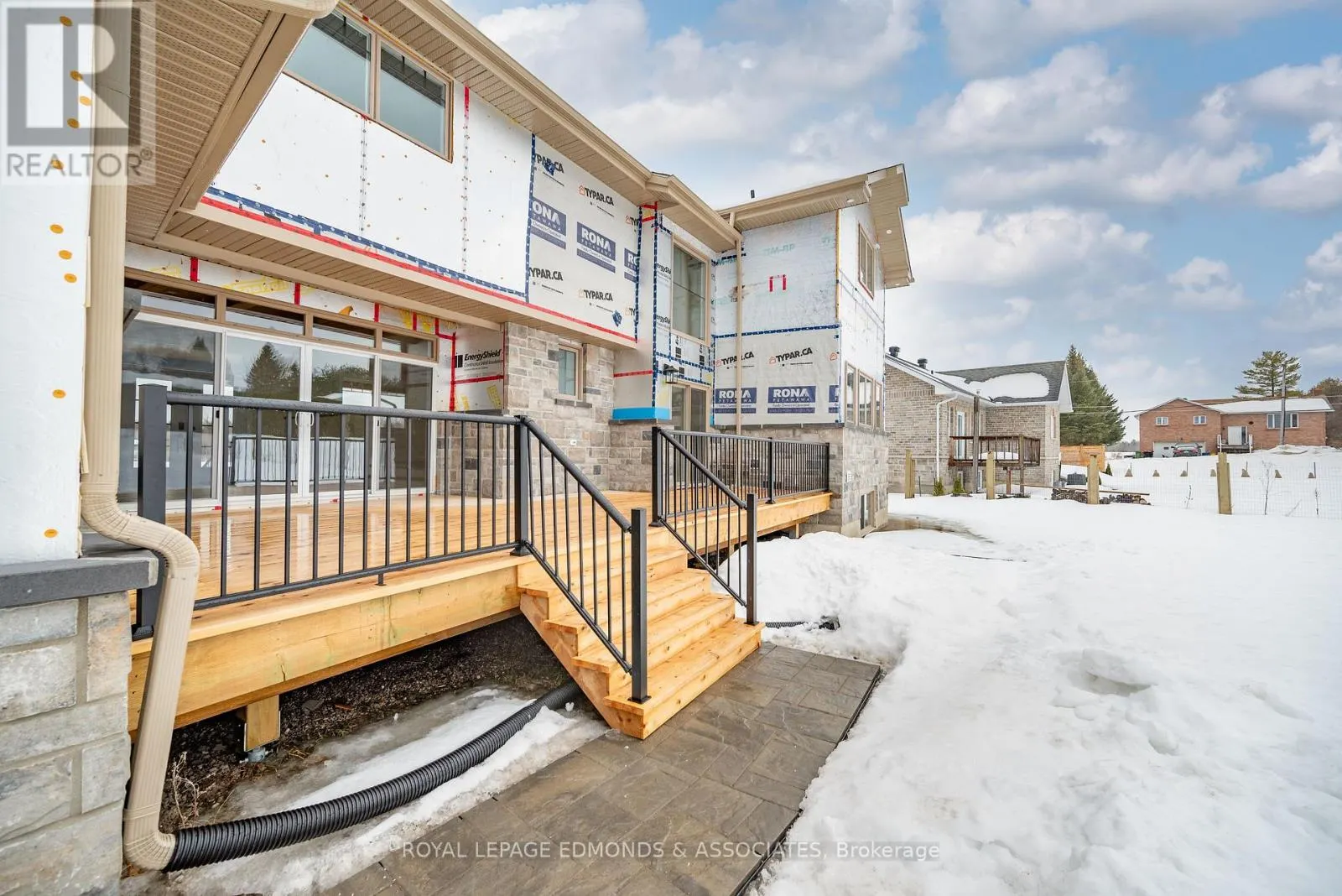 14 FAIRWAY DRIVE N