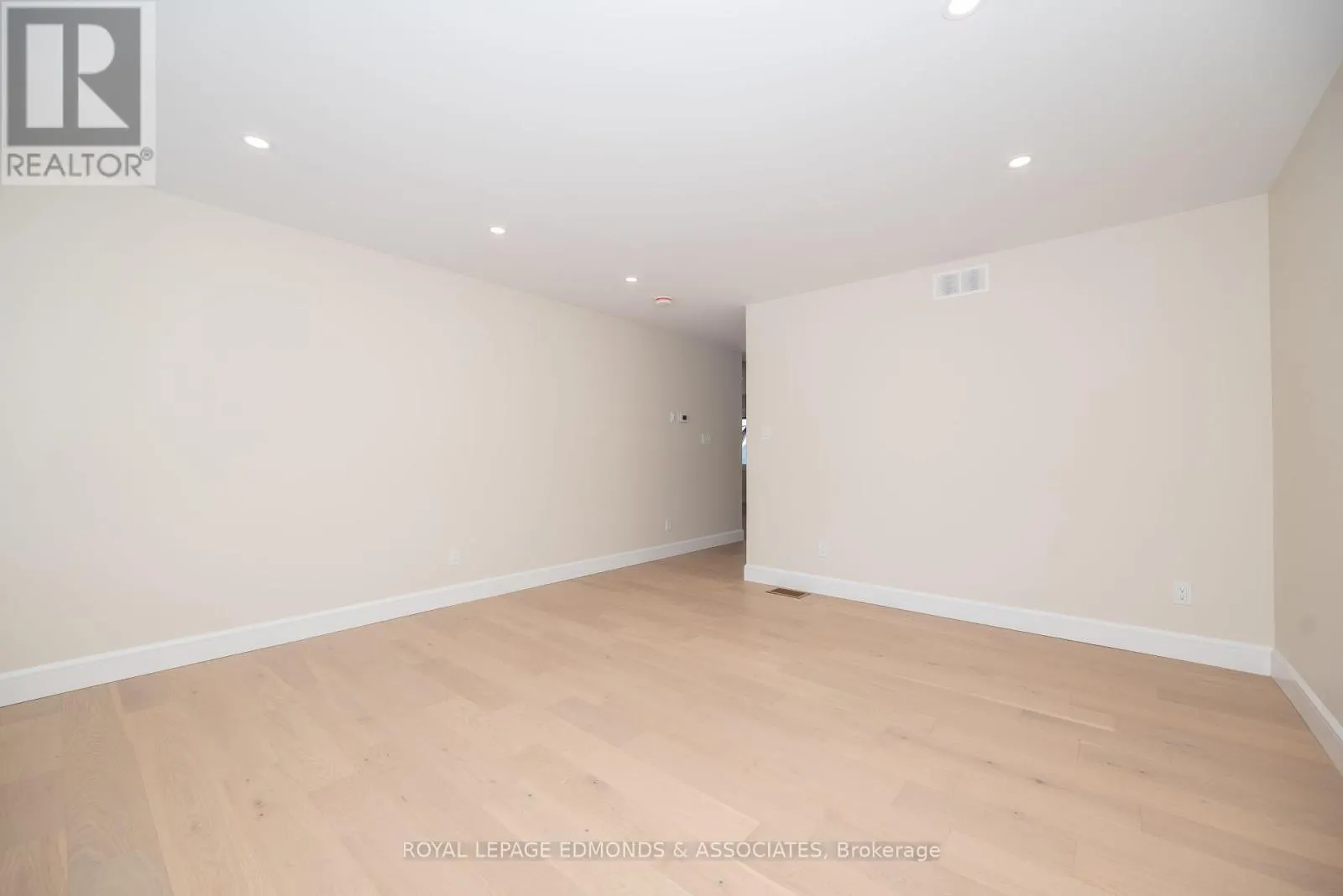 14 FAIRWAY DRIVE N