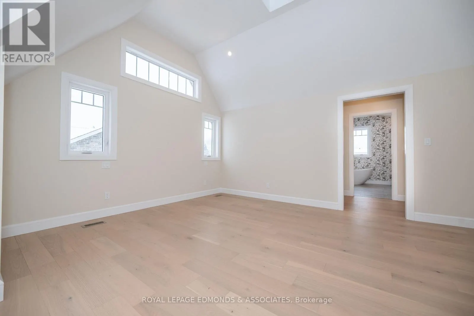 14 FAIRWAY DRIVE N