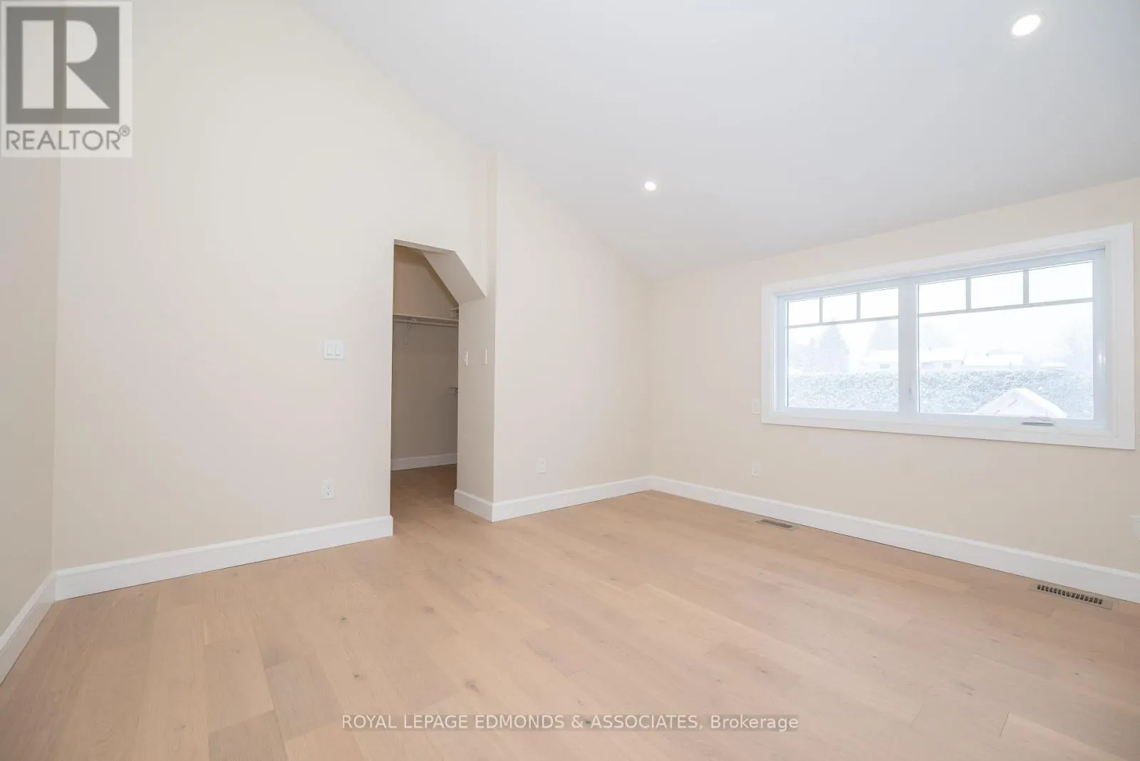 14 FAIRWAY DRIVE N
