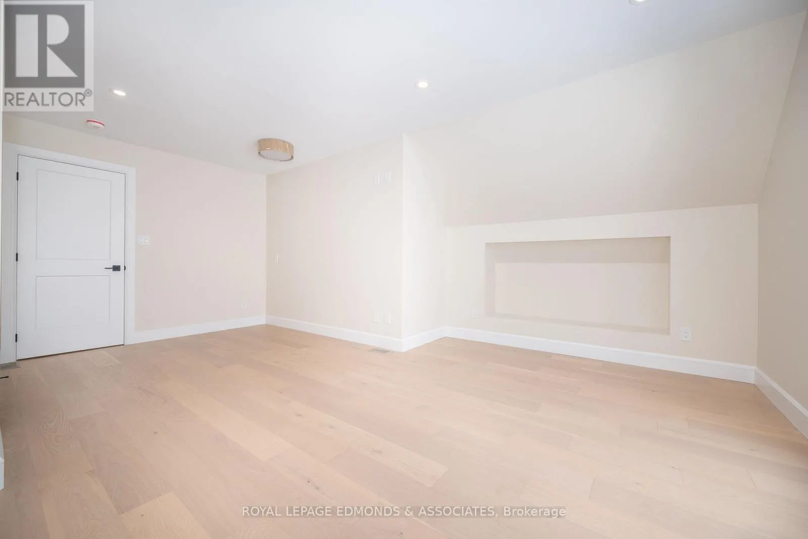 14 FAIRWAY DRIVE N