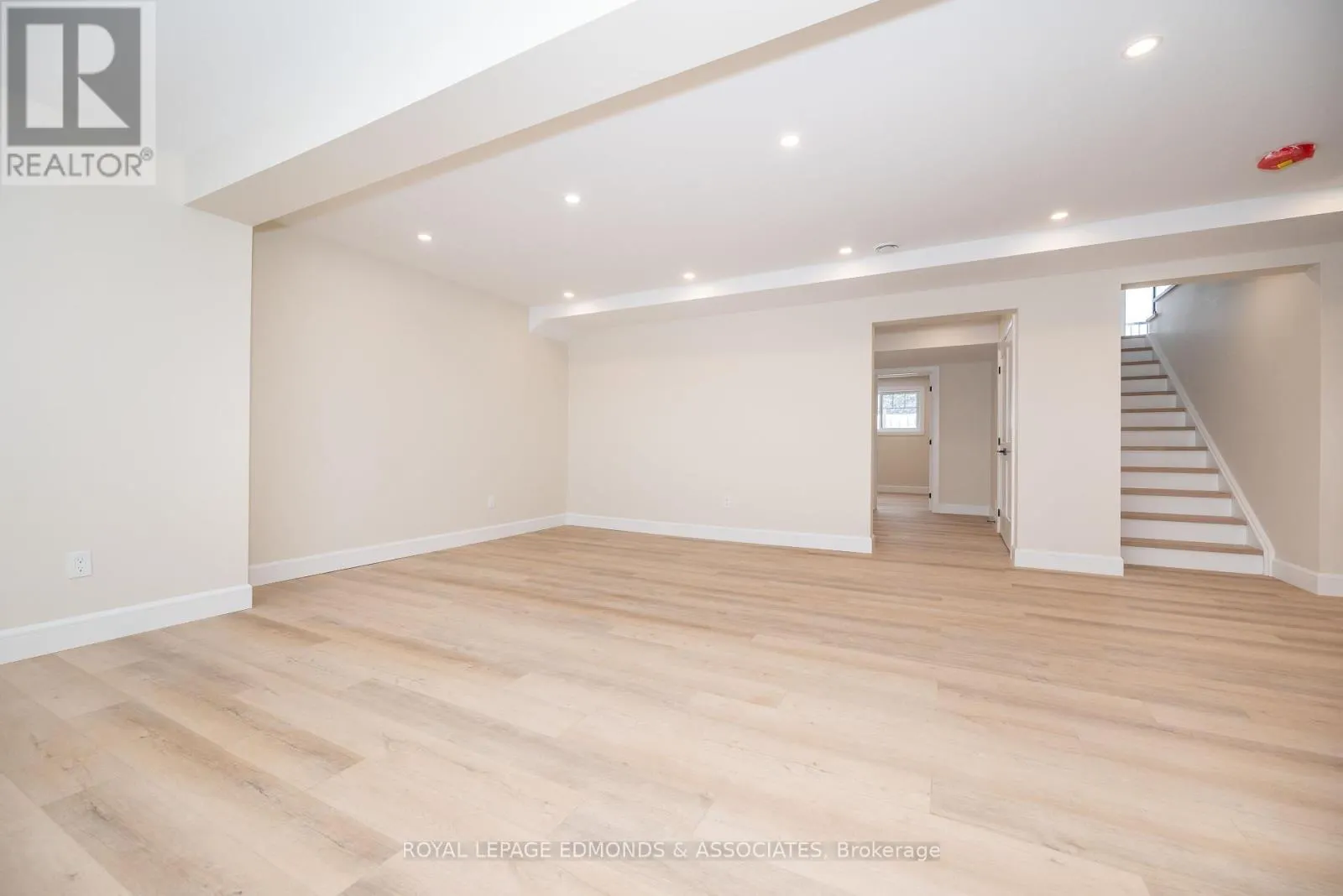 14 FAIRWAY DRIVE N