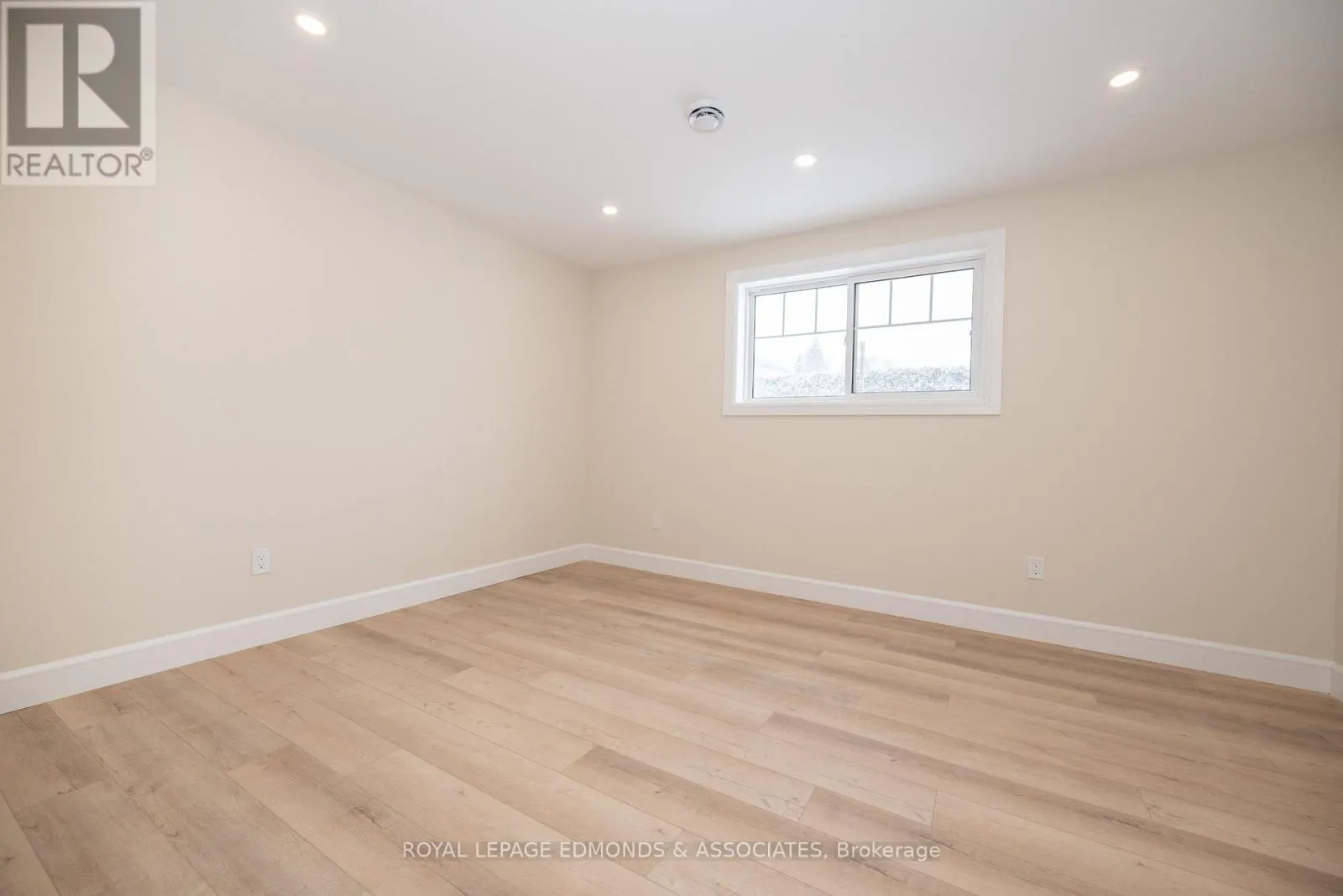 14 FAIRWAY DRIVE N