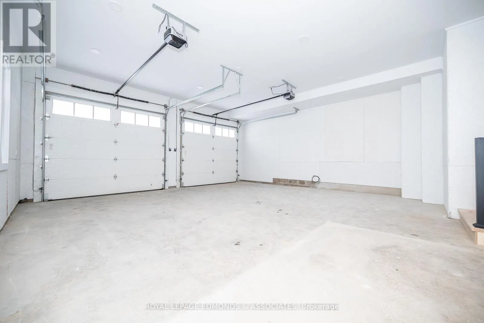 14 FAIRWAY DRIVE N