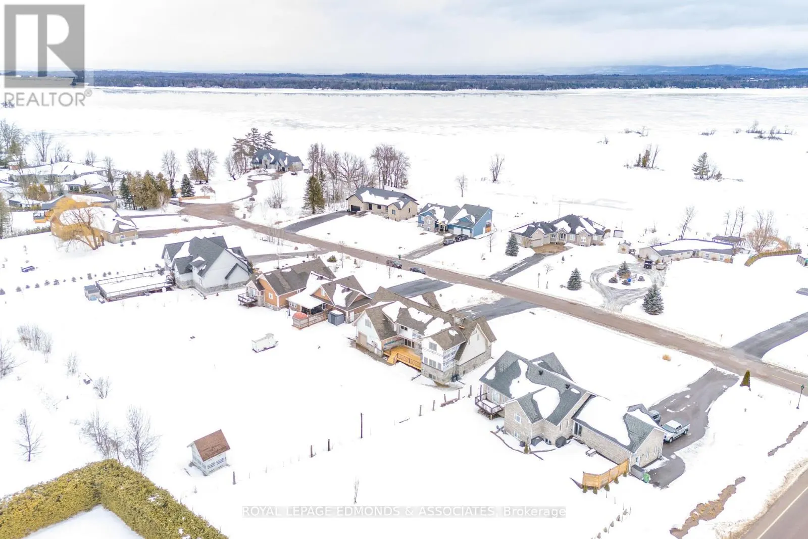 14 FAIRWAY DRIVE N