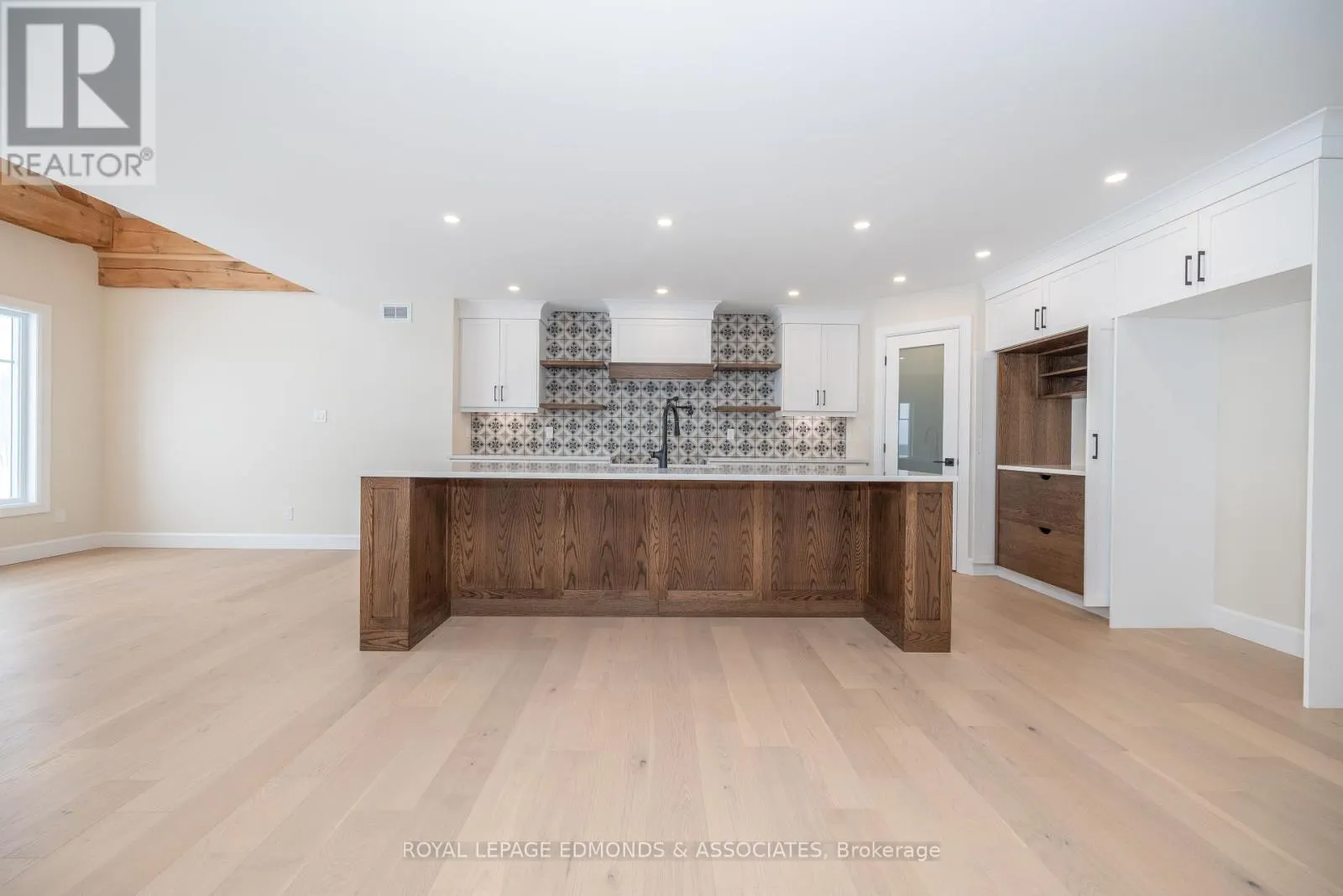 14 FAIRWAY DRIVE N