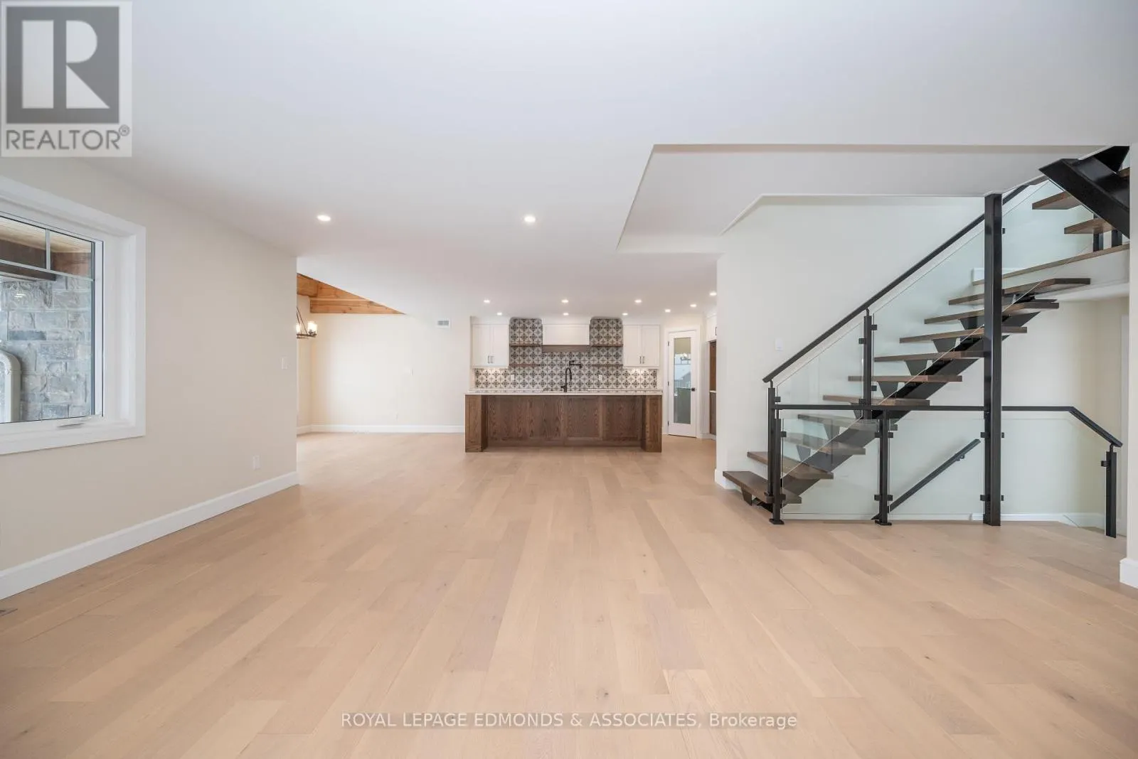 14 FAIRWAY DRIVE N