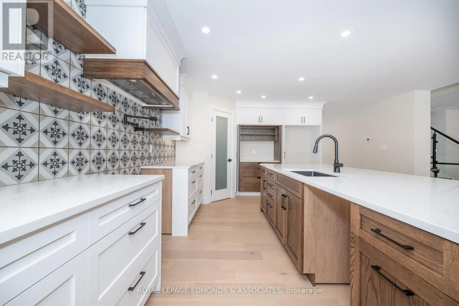 14 FAIRWAY DRIVE N