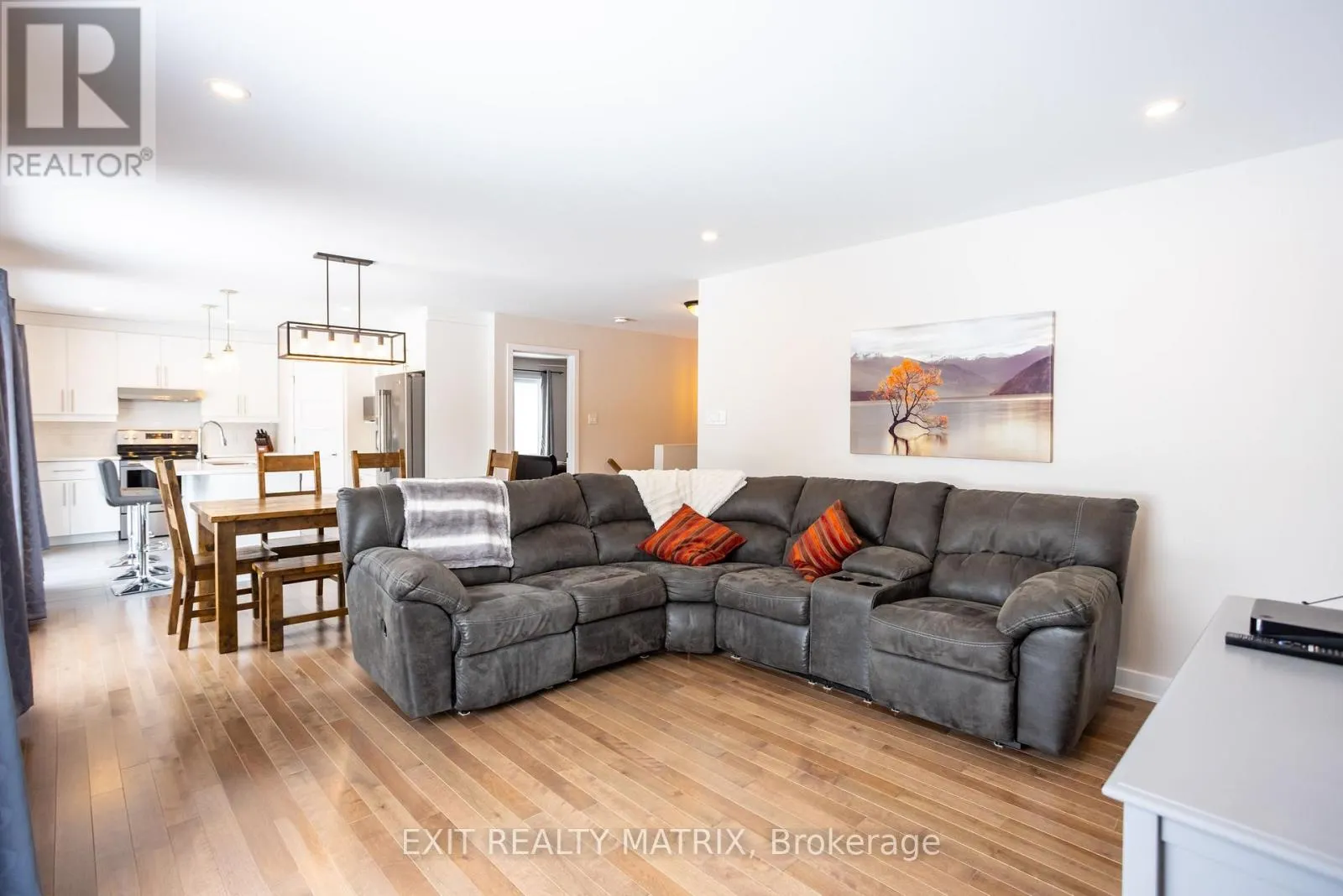 113 ARGILE STREET E