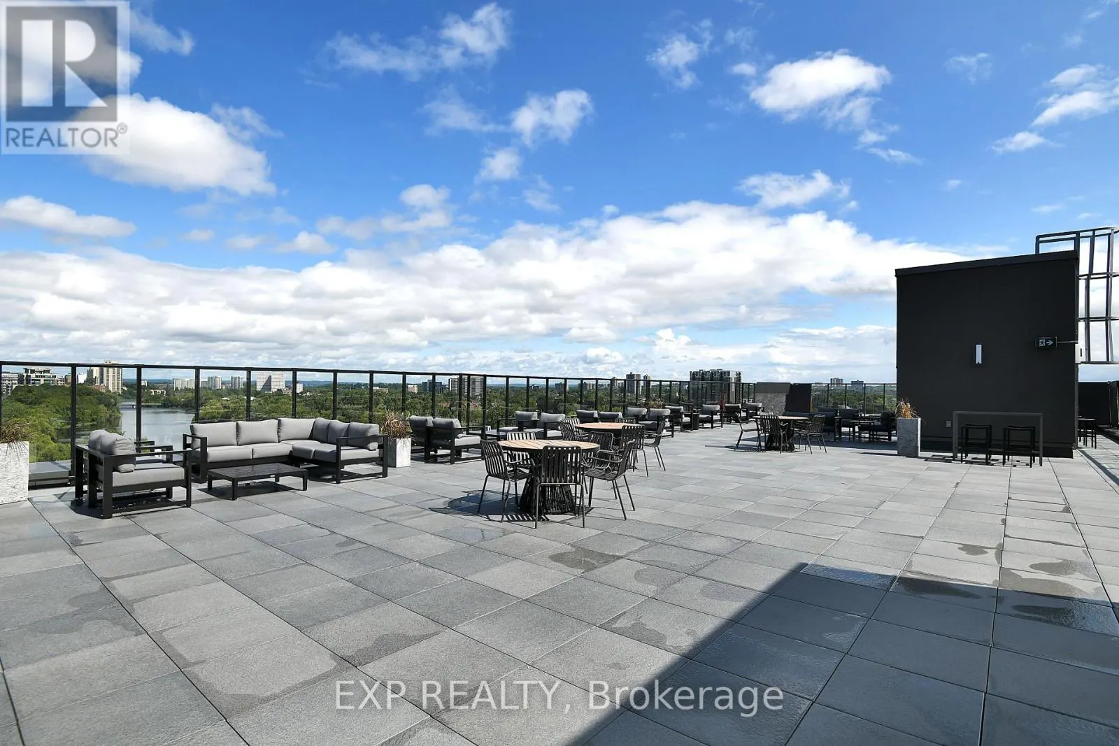 315 - 36 ROBINSON AVENUE