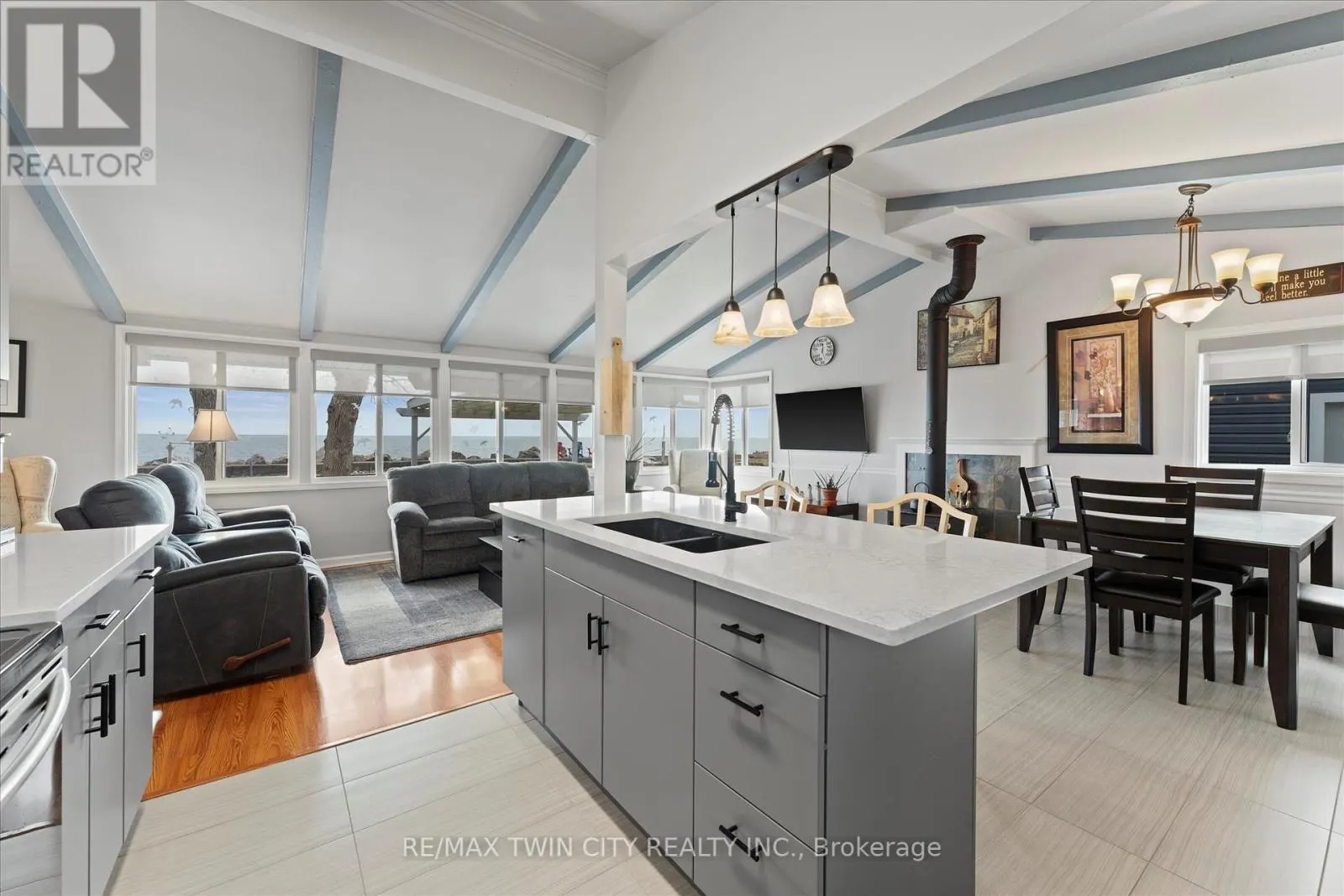 244 COTTERIE PARK