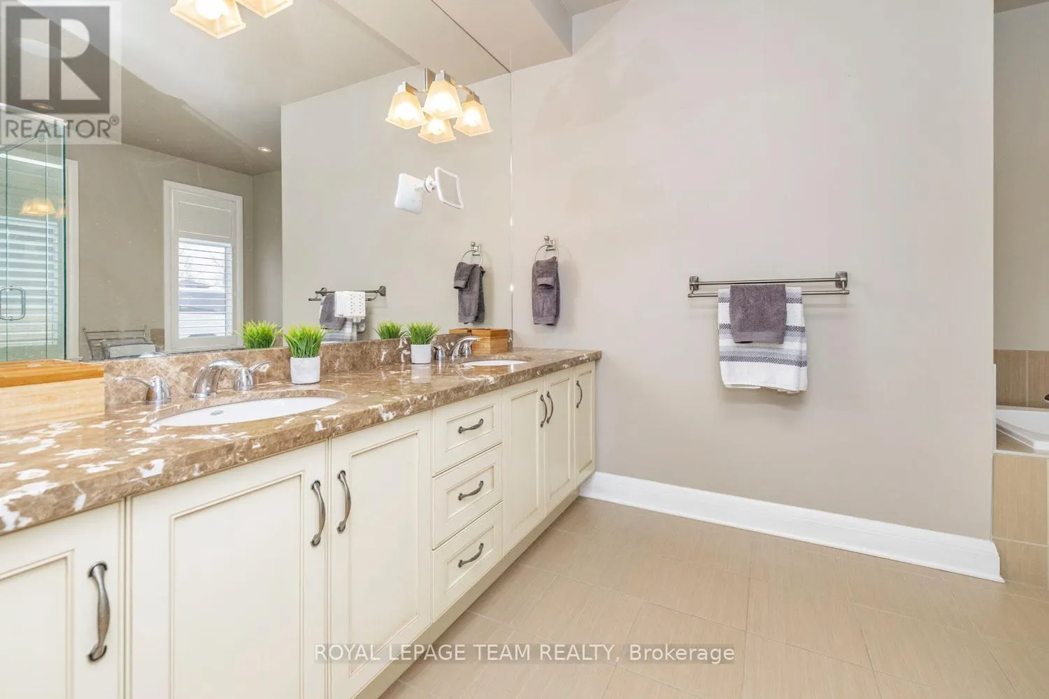 213 CABRELLE PLACE