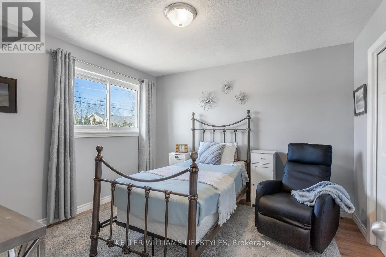 25 QUEENSTON CRESCENT