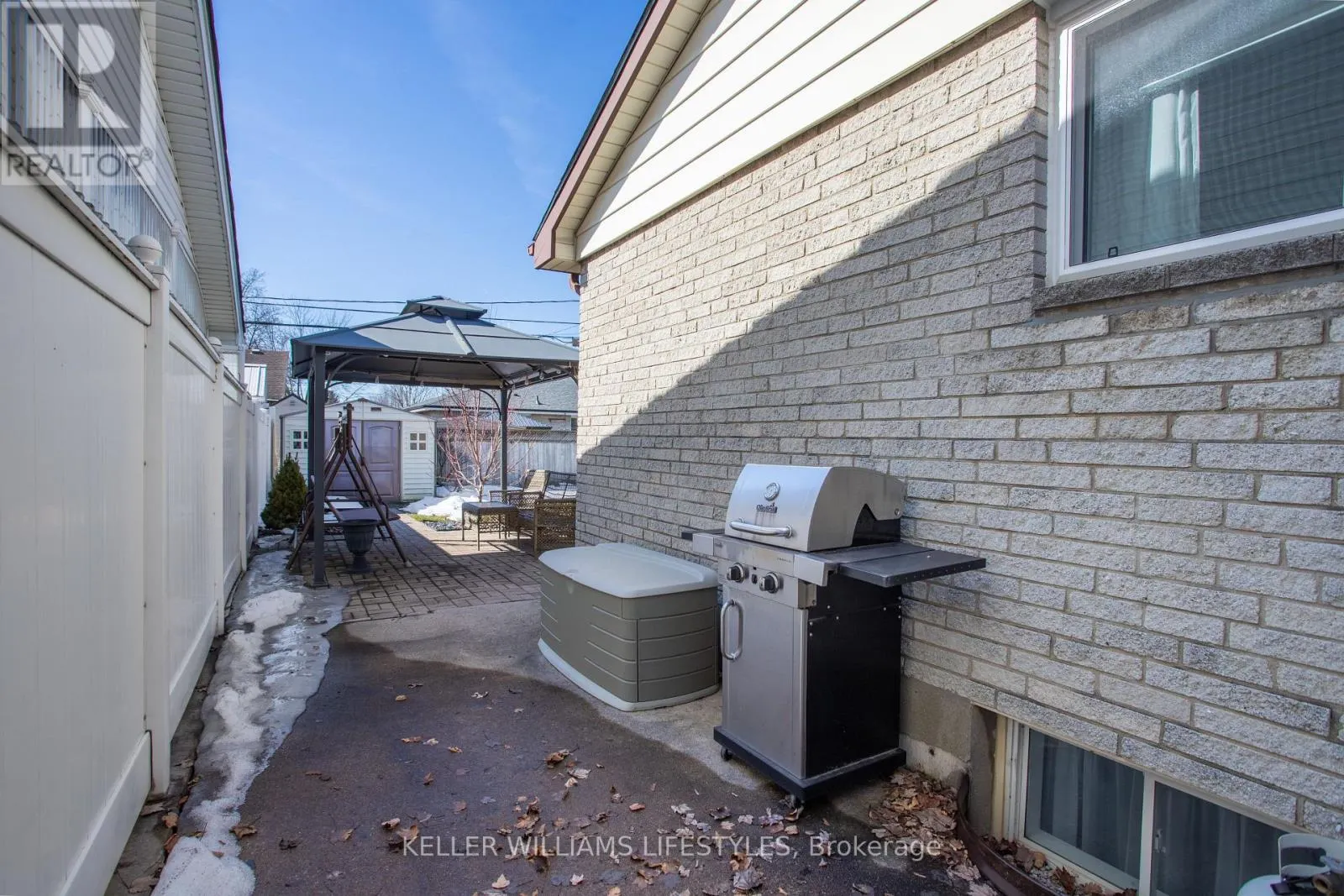 25 QUEENSTON CRESCENT