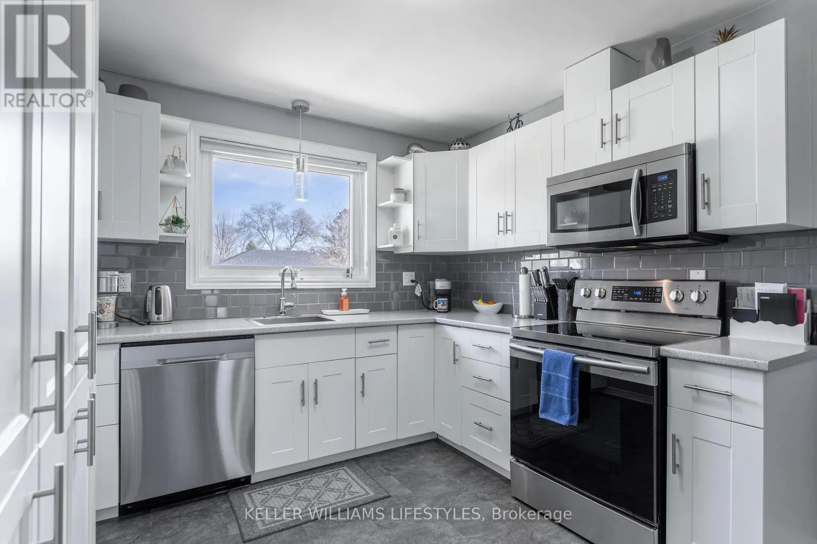 25 QUEENSTON CRESCENT