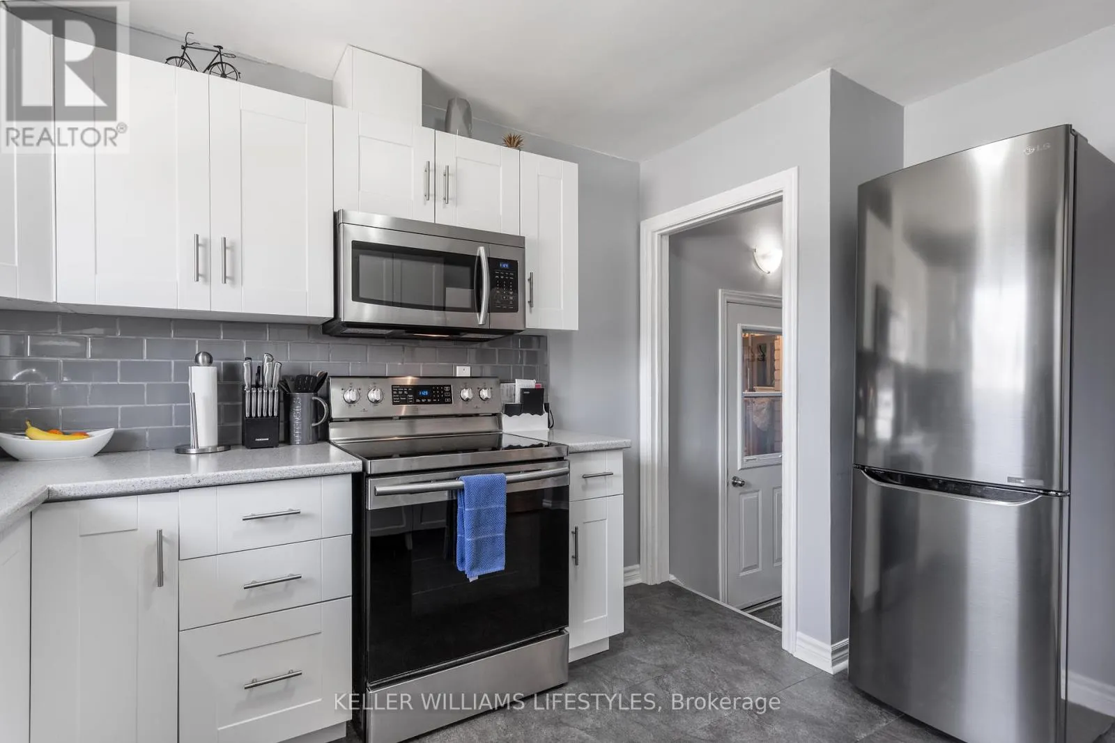 25 QUEENSTON CRESCENT