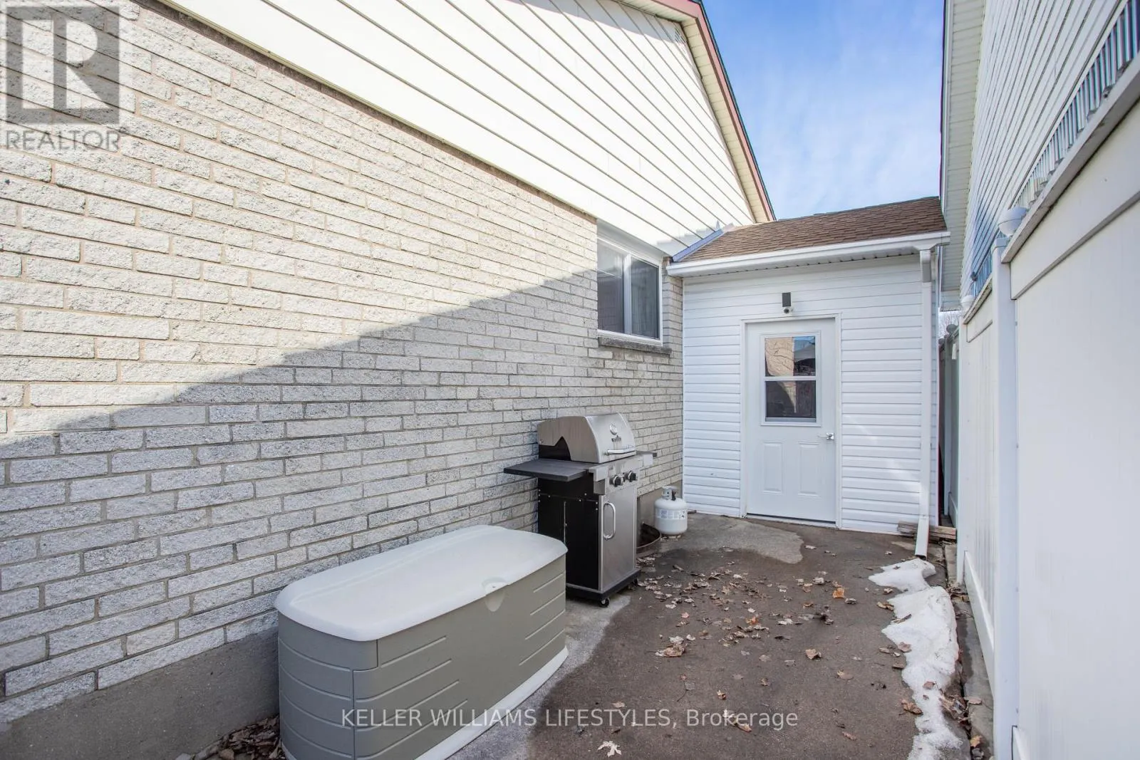 25 QUEENSTON CRESCENT