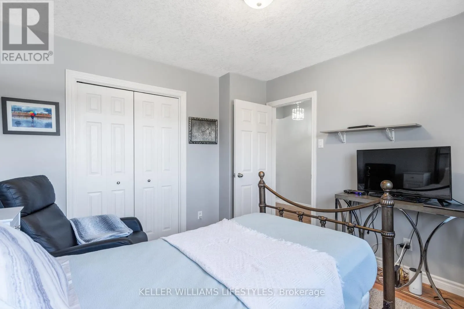 25 QUEENSTON CRESCENT