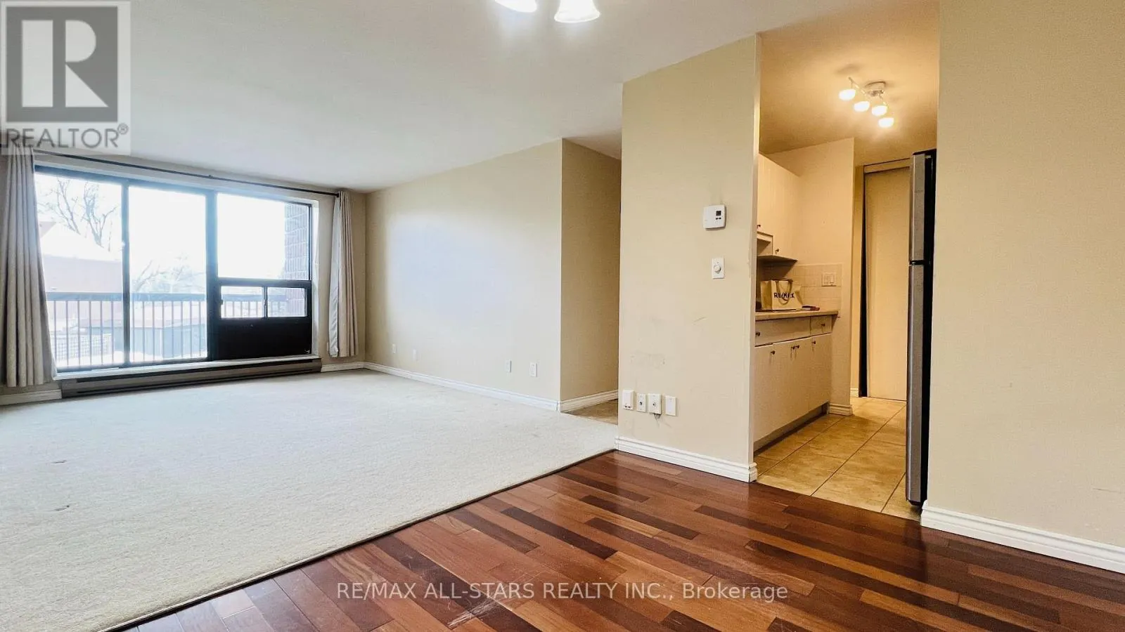 212 - 17 ELDON HALL PLACE