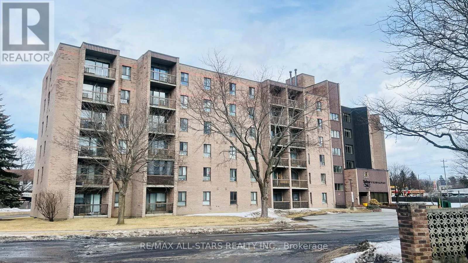 212 - 17 ELDON HALL PLACE