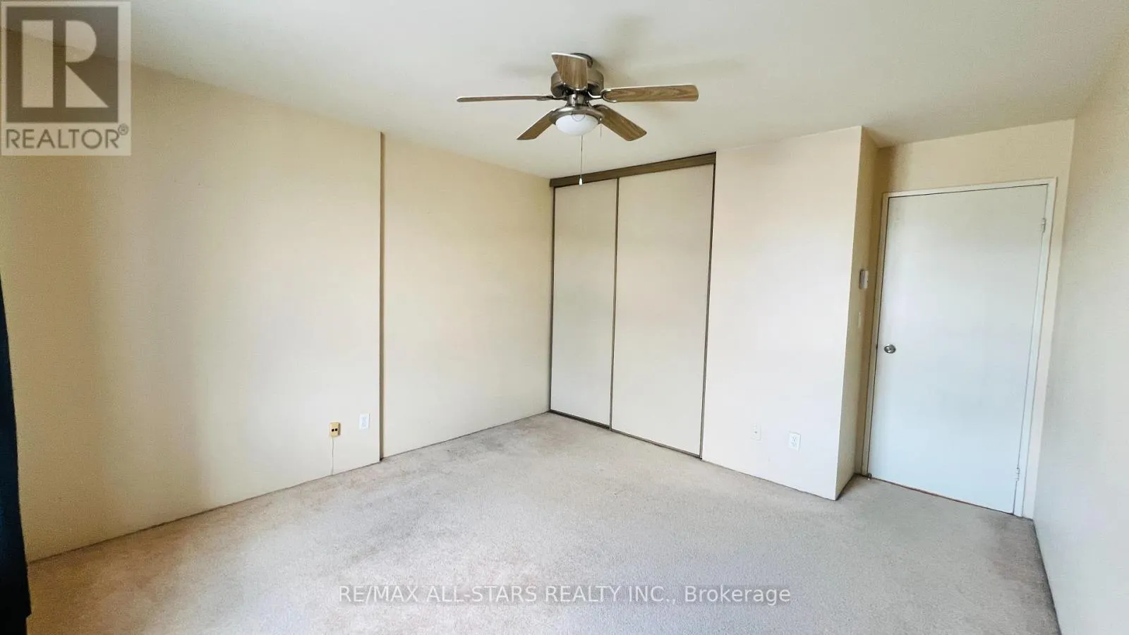 212 - 17 ELDON HALL PLACE