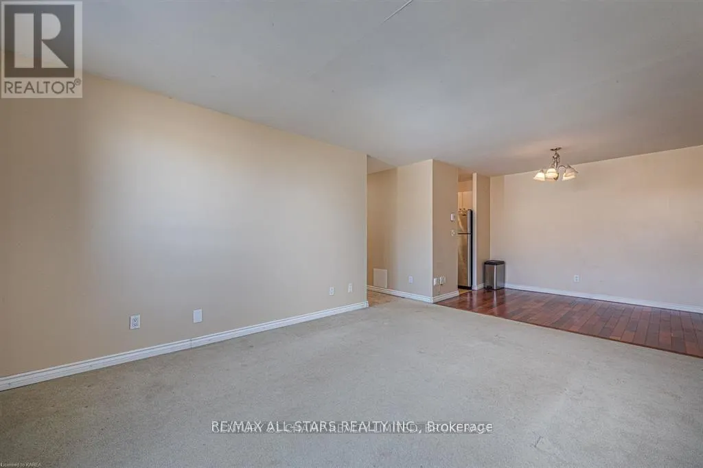 212 - 17 ELDON HALL PLACE