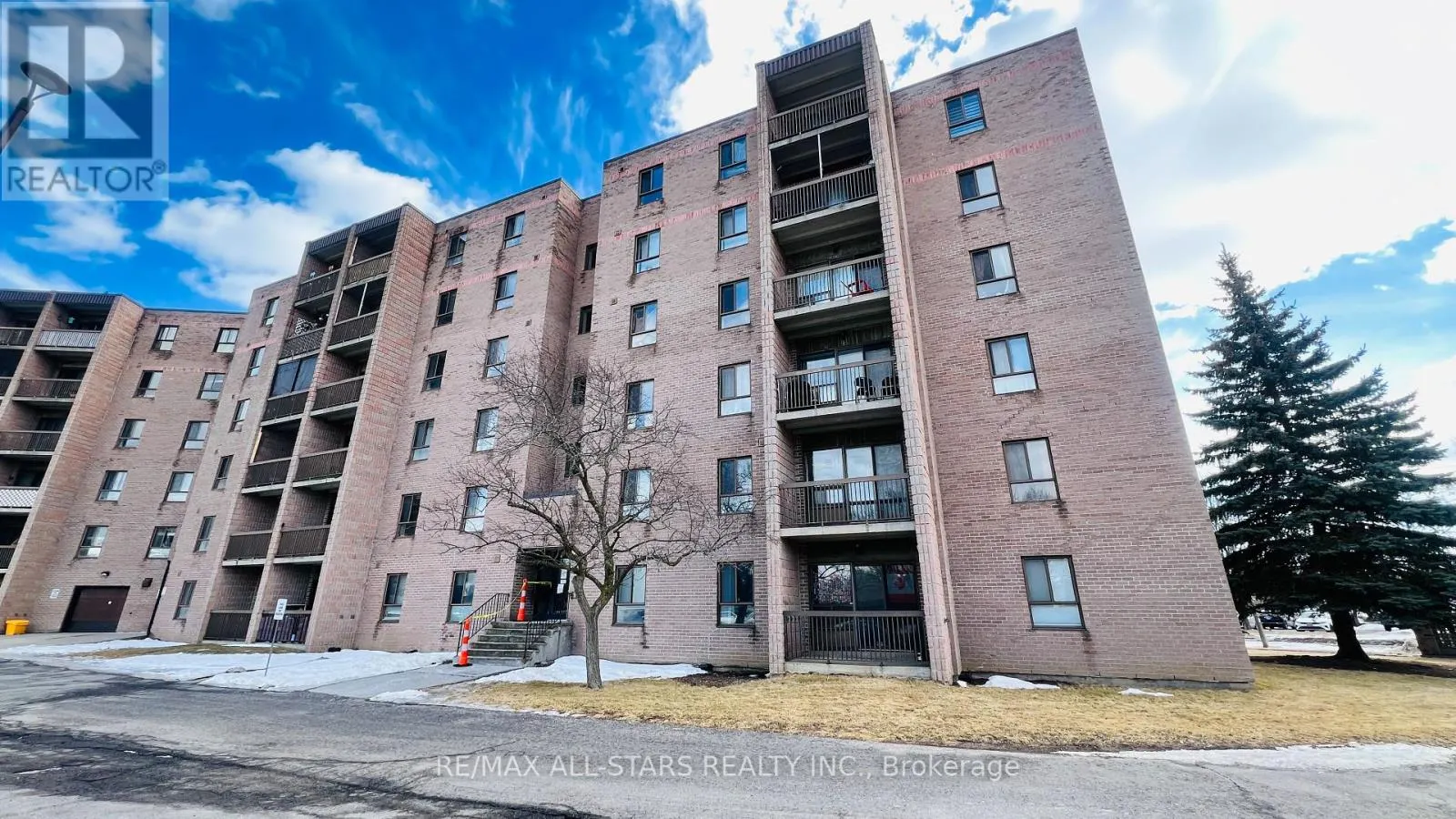 212 - 17 ELDON HALL PLACE