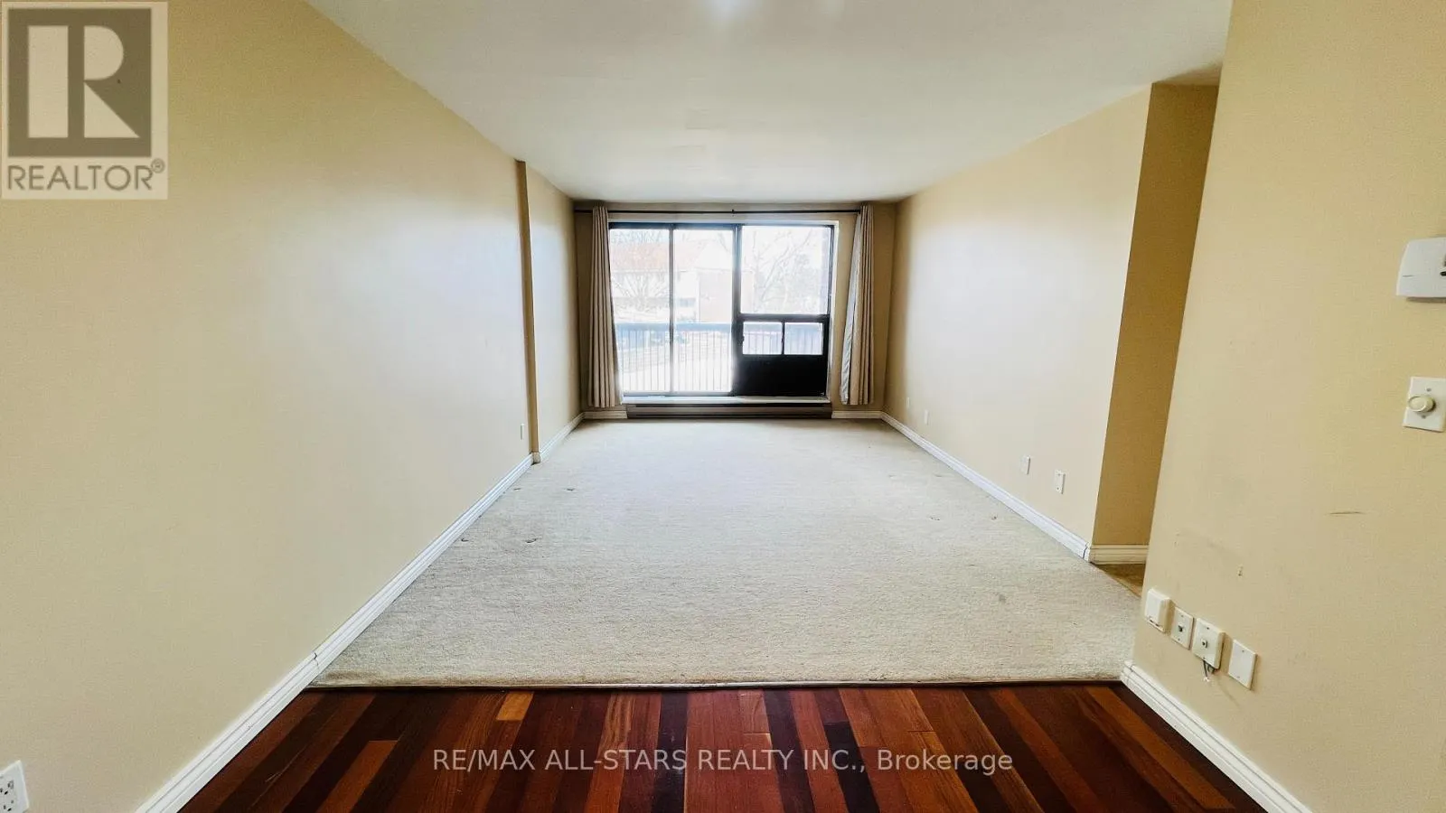 212 - 17 ELDON HALL PLACE