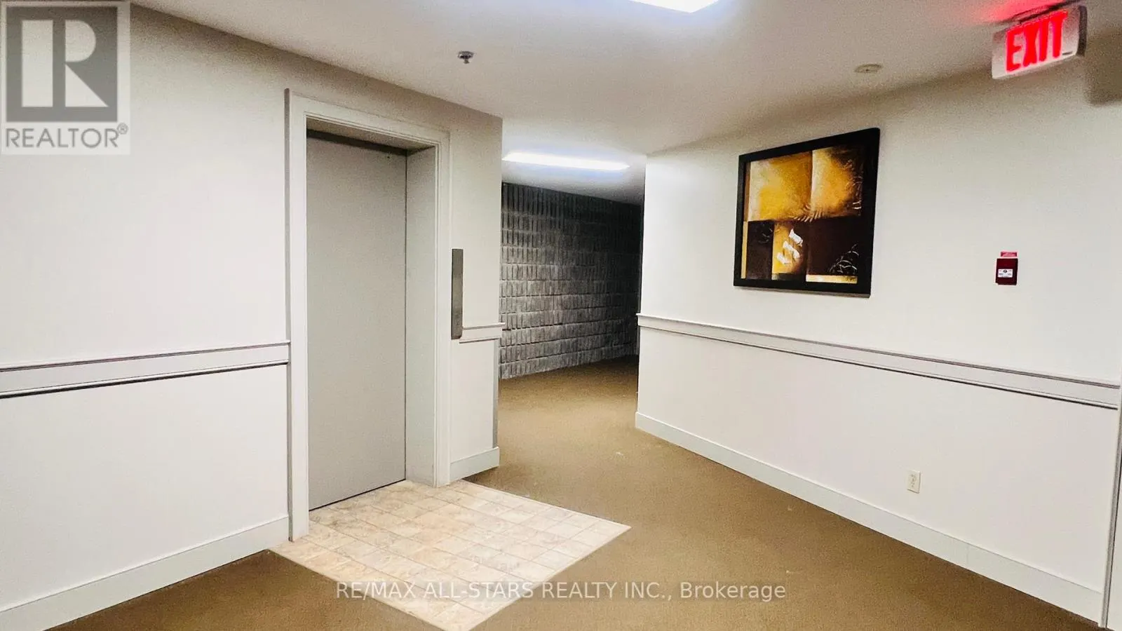 212 - 17 ELDON HALL PLACE