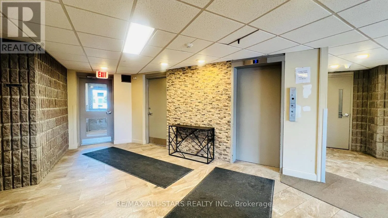 212 - 17 ELDON HALL PLACE