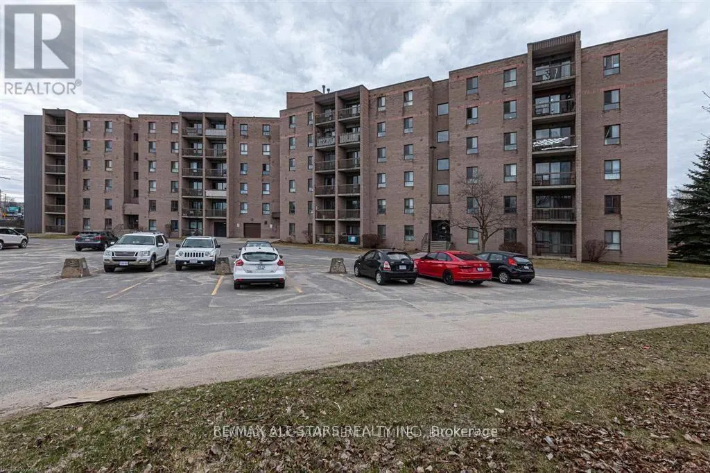 212 - 17 ELDON HALL PLACE
