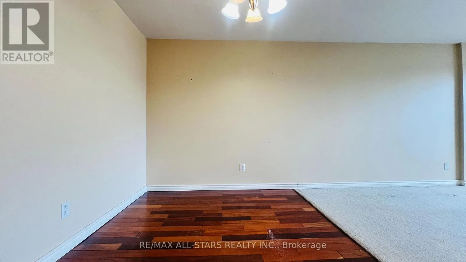 212 - 17 ELDON HALL PLACE