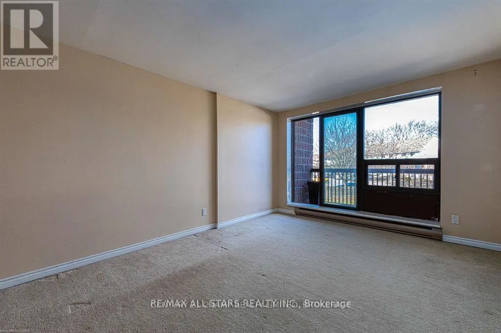 212 - 17 ELDON HALL PLACE