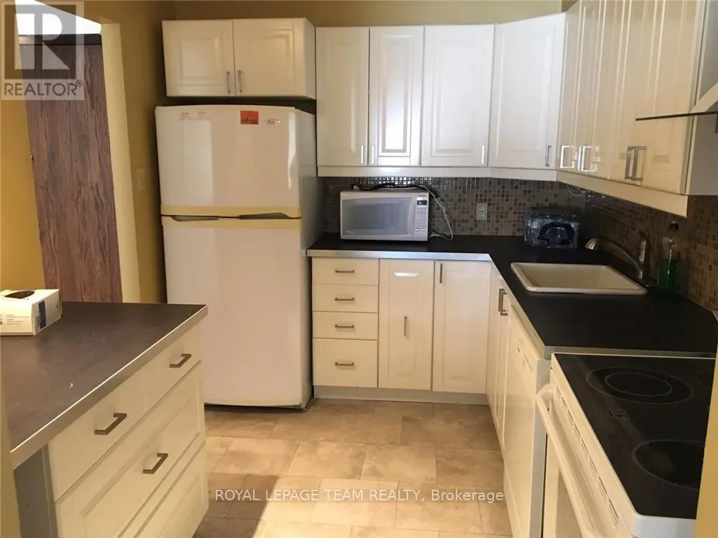 602 - 151 BAY STREET